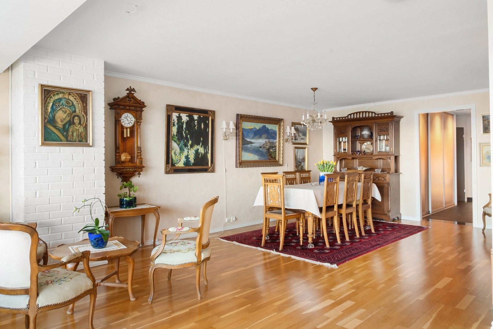 Her ligger alt til rette for sosiale kvelder med venner og familie. Galleribilde