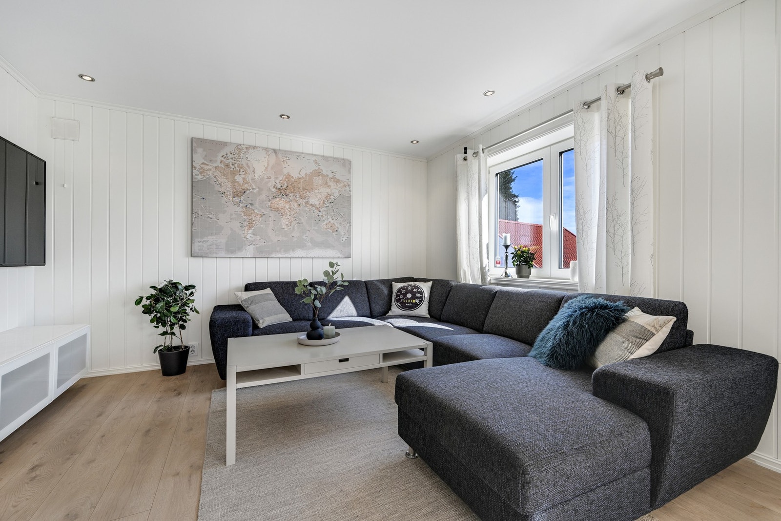 Innvendig holder boligen en lys og moderne standard. Galleribilde