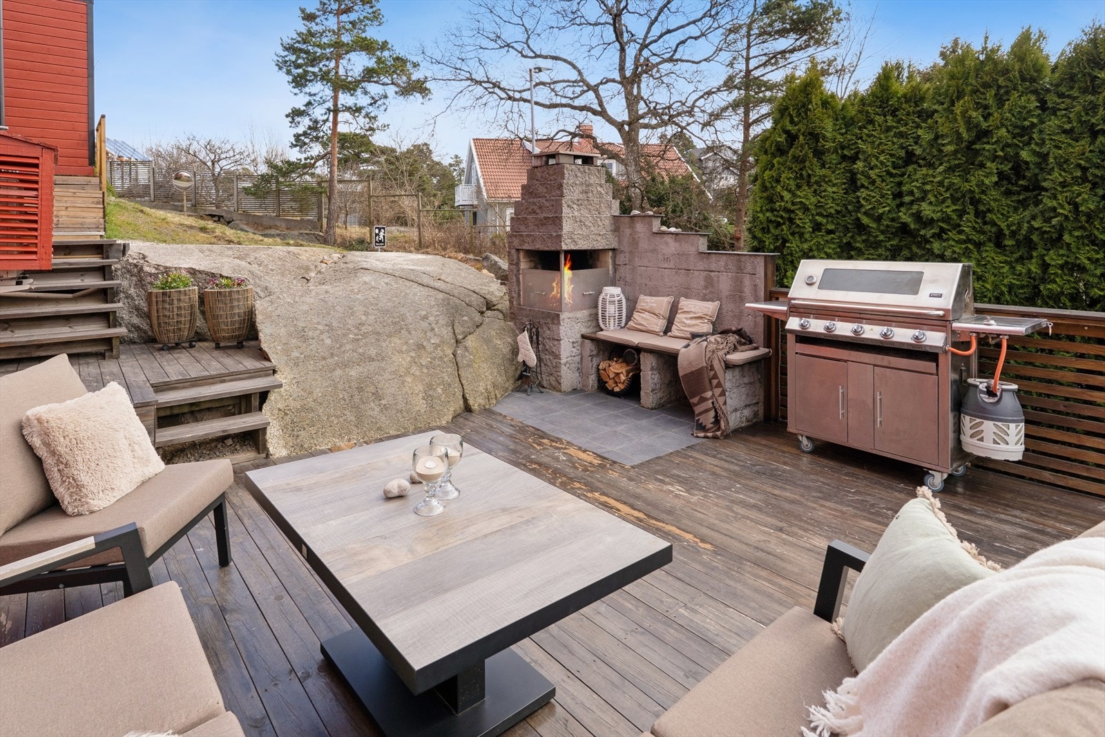 En drøm for alle som elsker og nyte tilværelsen utendørs - Terrassebord skiftet i 2018 Galleribilde