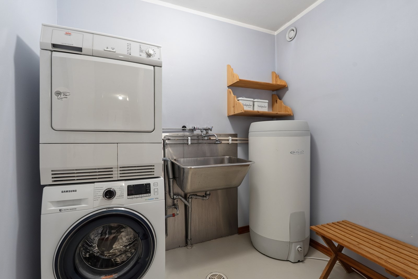 Et eget vaskerom sørger for en praktisk hverdag, perfekt for å frigjøre oppholdsrommene med gjenstander! Galleribilde