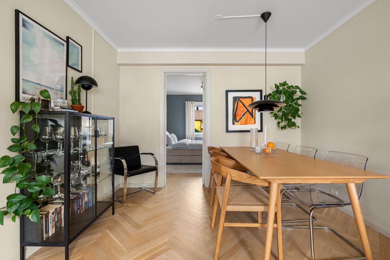 - Leiligheten har også fin planløsning med store, gode rom - Galleribilde