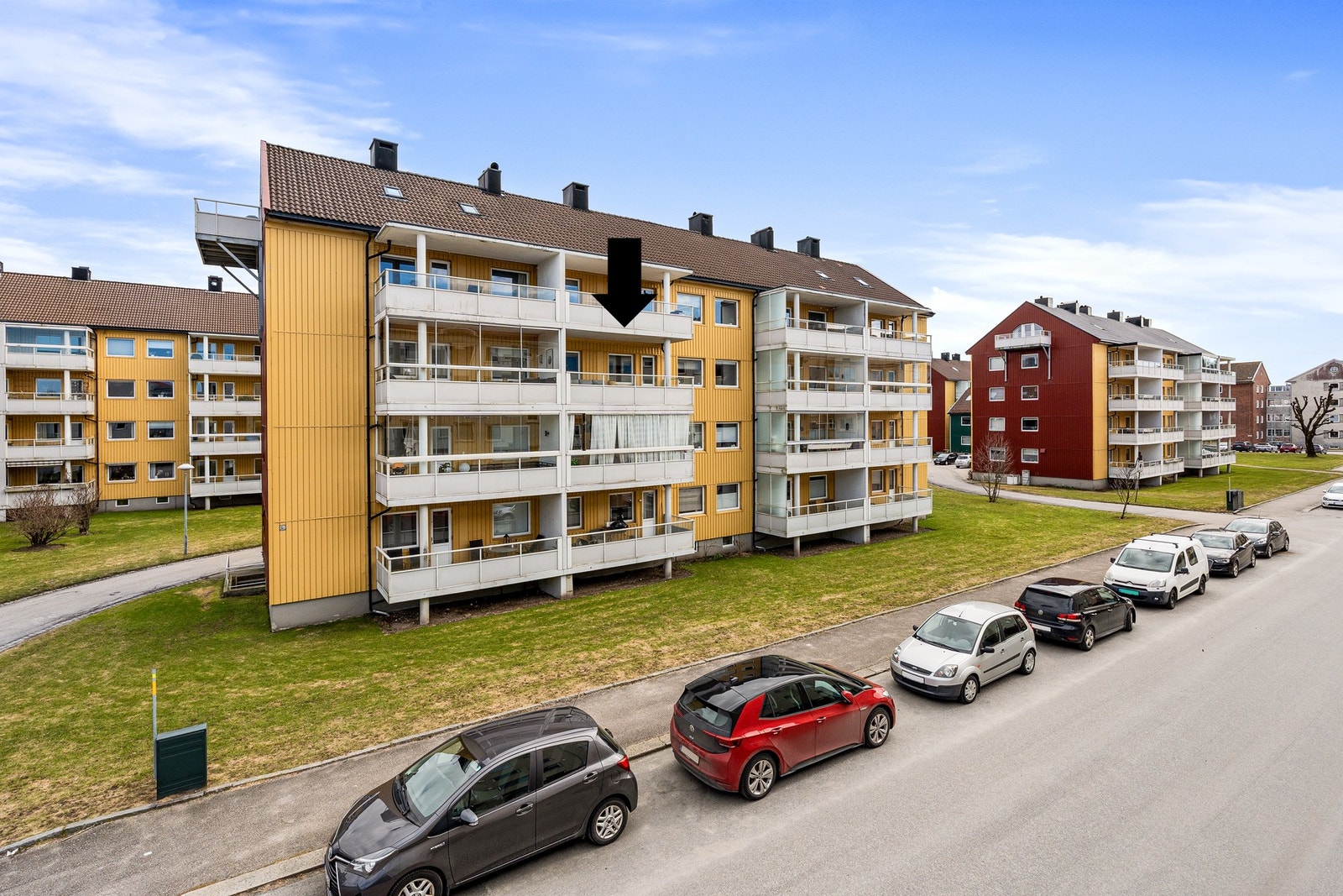 - Leiligheten har fin plassering i byggets tredje etasje - Galleribilde