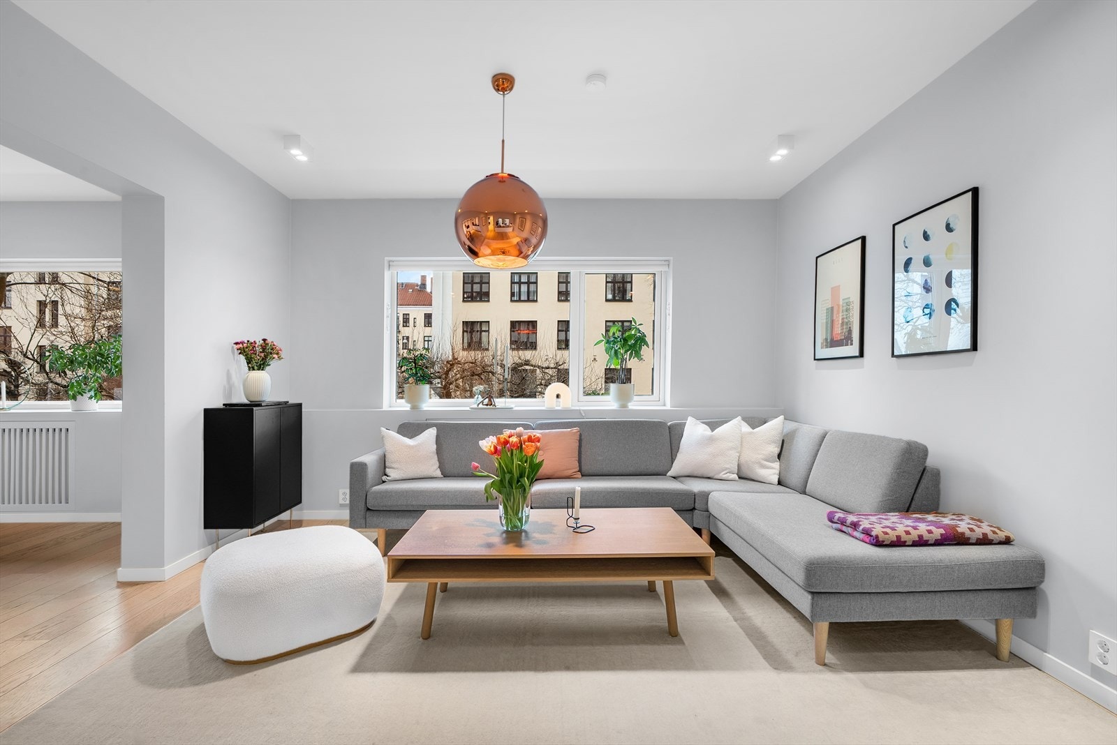 Rålekker og gjennomført leilighet totalrenovert i 2019 med høy standard. Galleribilde