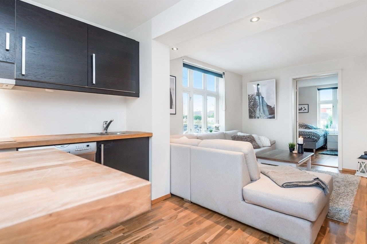 Her kan du enkelt underholde dine gjester under middagsforberedelsene. Galleribilde