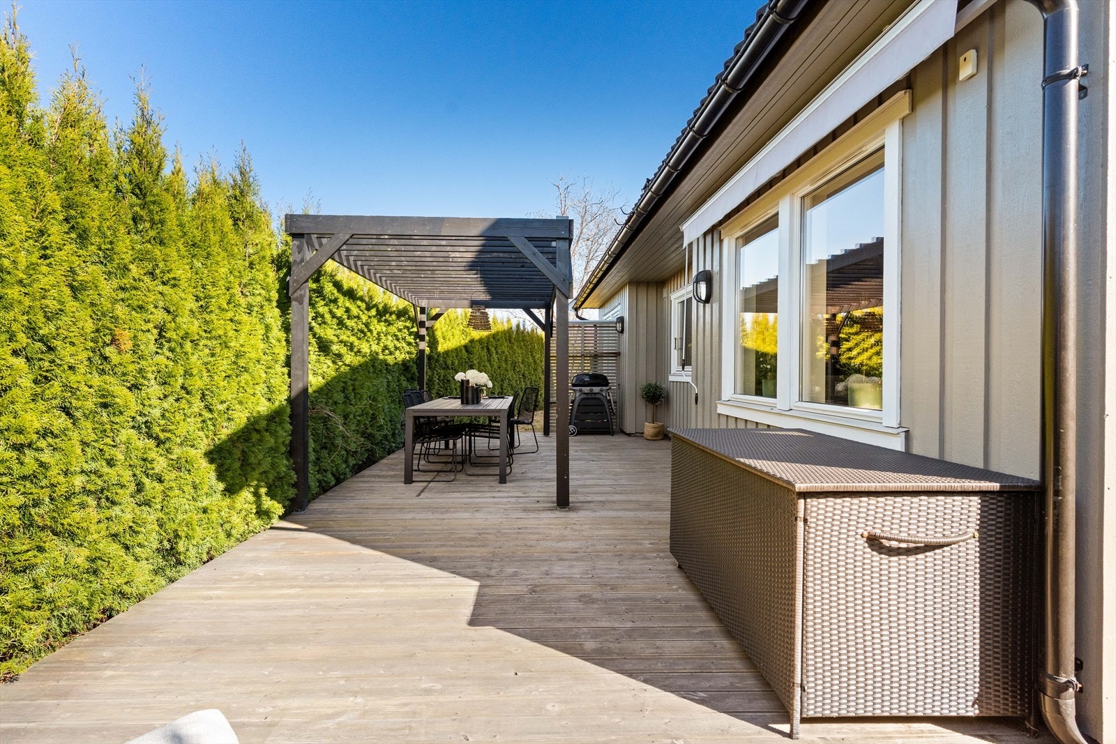 Praktisk uteområde med enkel adkomst og gode oppbevaringsmuligheter. Galleribilde