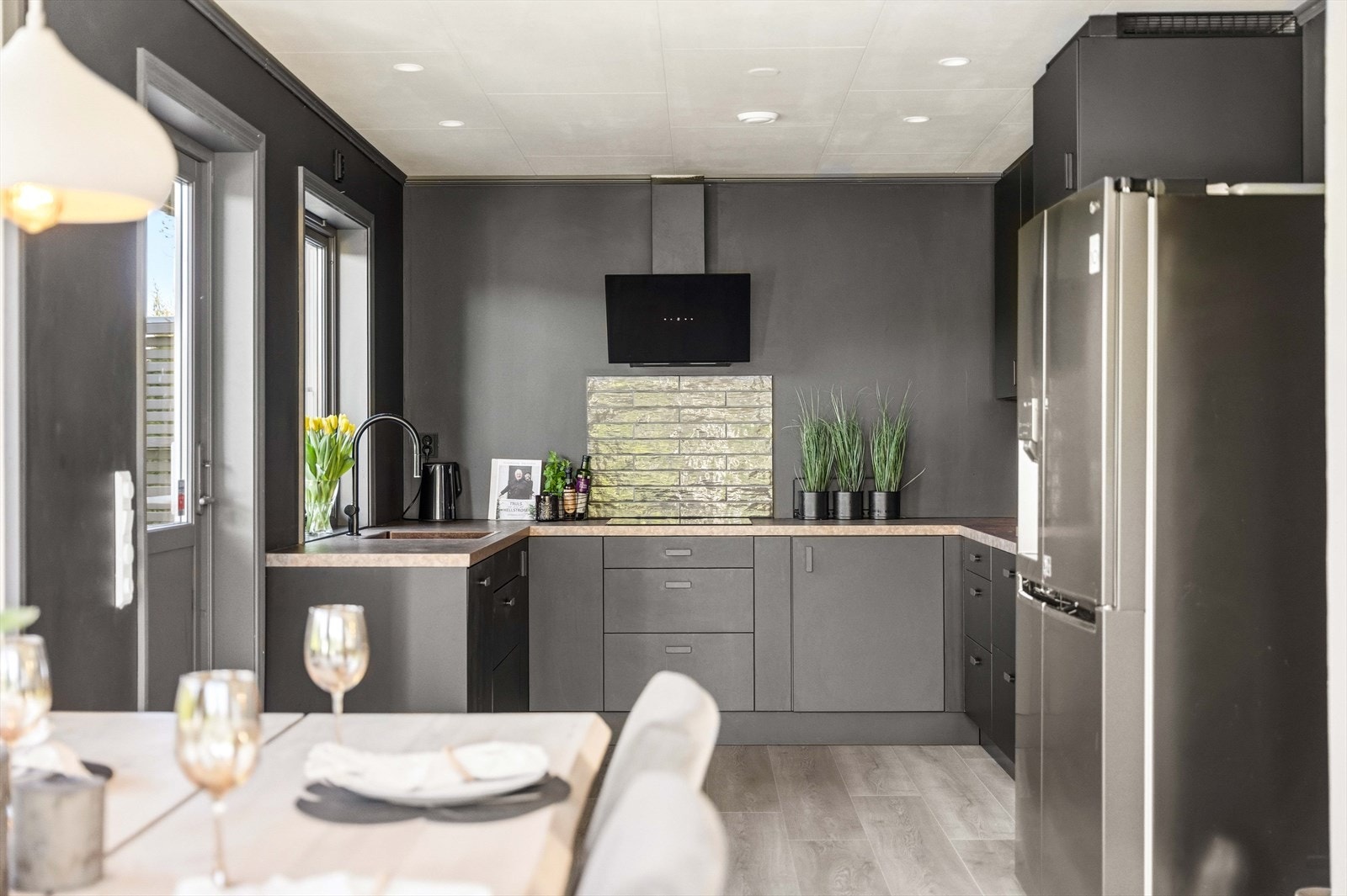 Dette er en svært moderne familiebolig beliggende på barnevennlige Lunderåsen i Lillestrøm kommune. Galleribilde