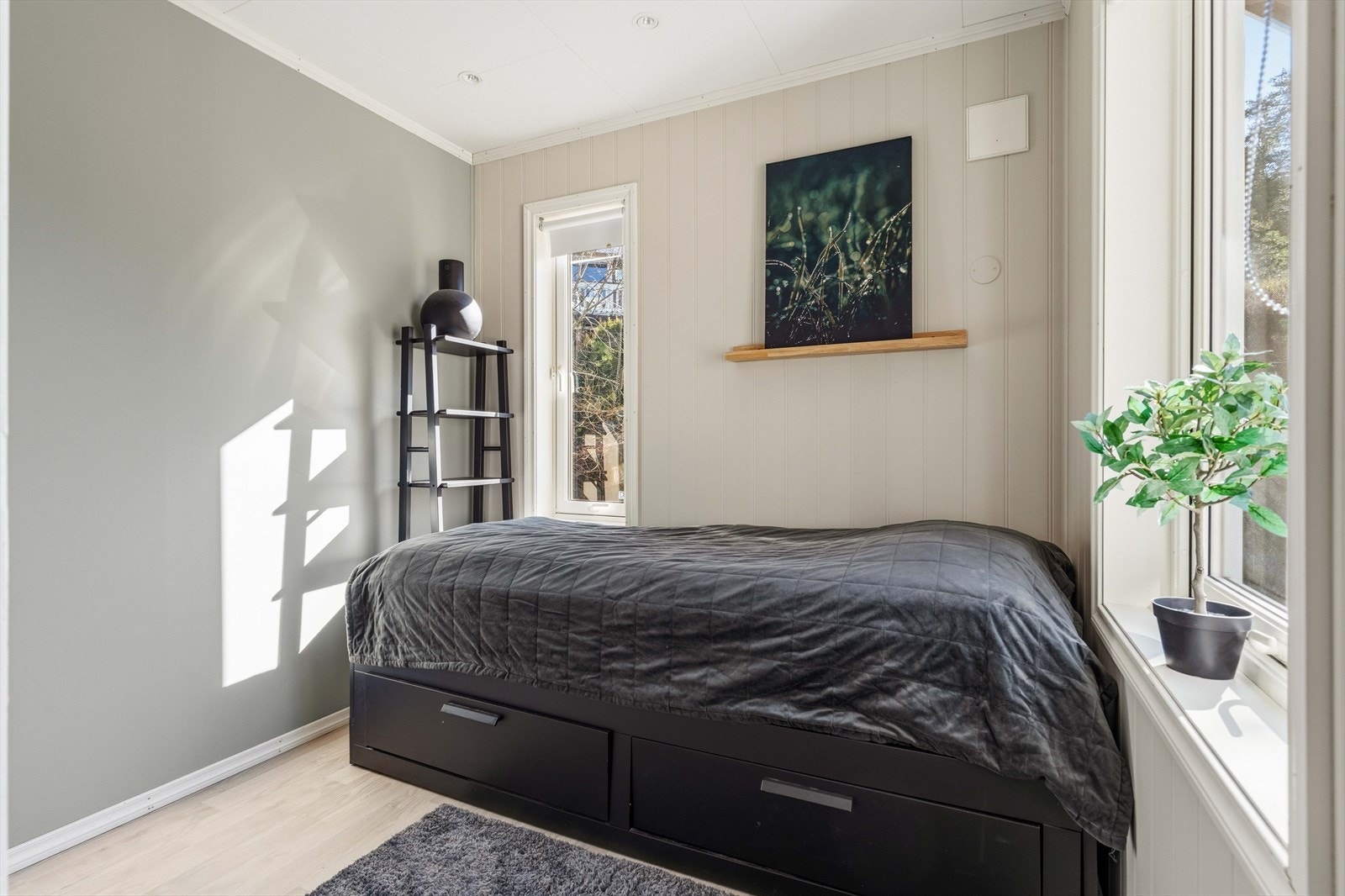 Innredet rom med ribbevegg til egen lekehems. Galleribilde