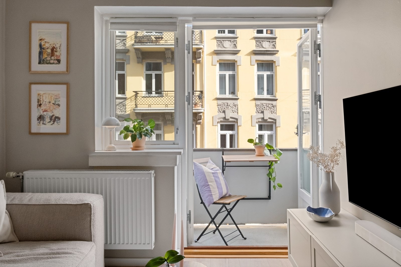 Nyt varme sommerkvelder på balkongen. Galleribilde