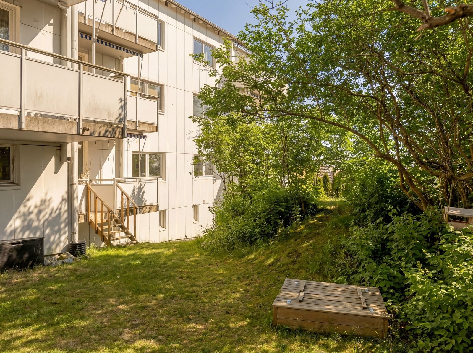 Her kan late sommerdager nytes i grønne og skjermede omgivelser. (Bildet er KI redigert og ment som illustrasjon) Galleribilde