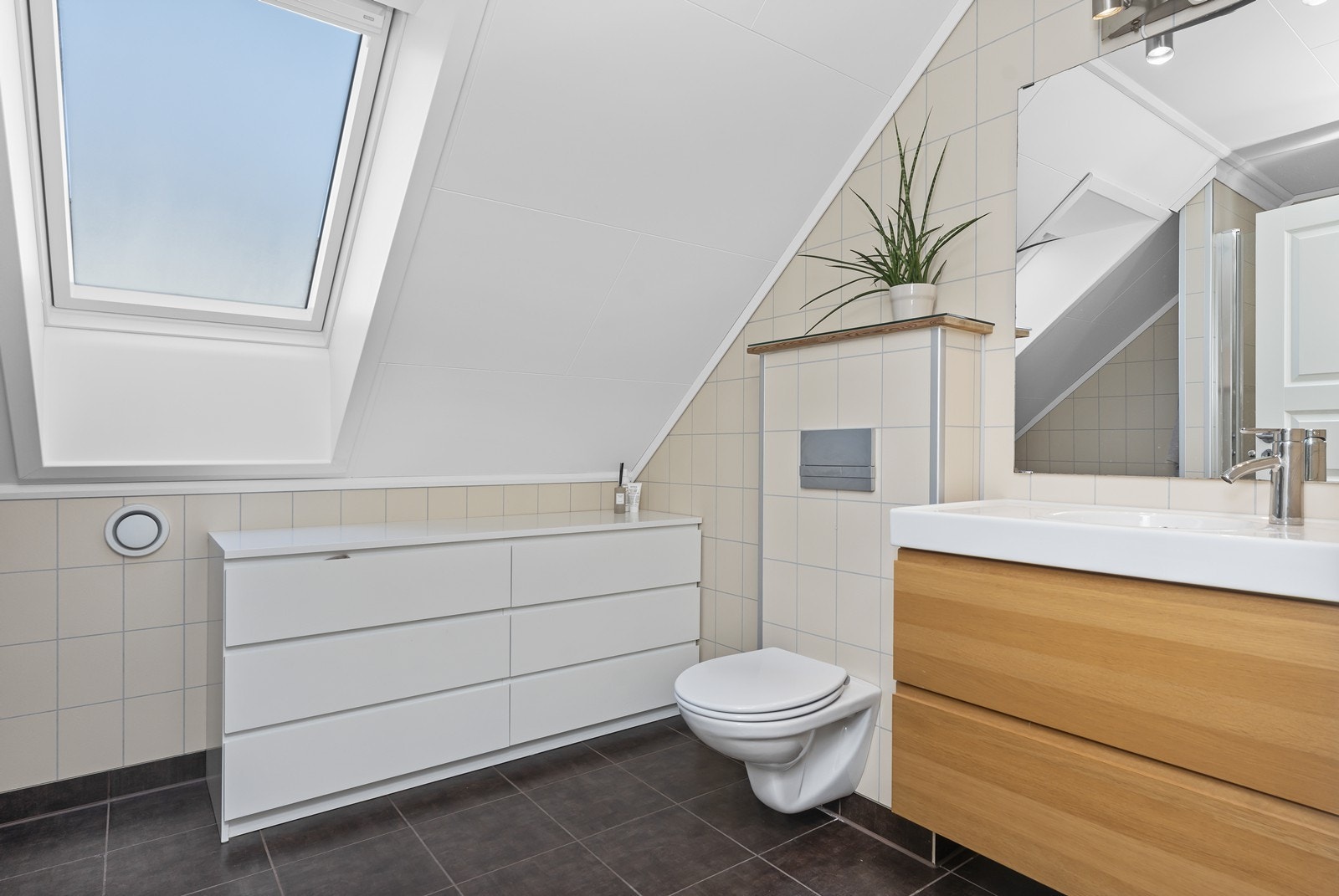 Flislagt bad i 2 etg. med varmekabler på gulv Galleribilde