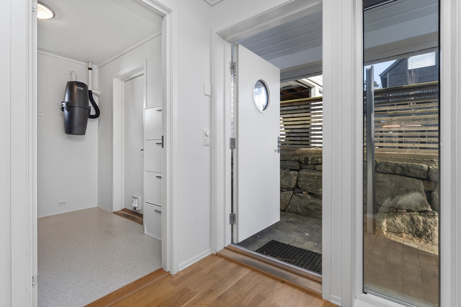 Like ved inngangsparti er det en praktisk grovinngang/bod. Galleribilde