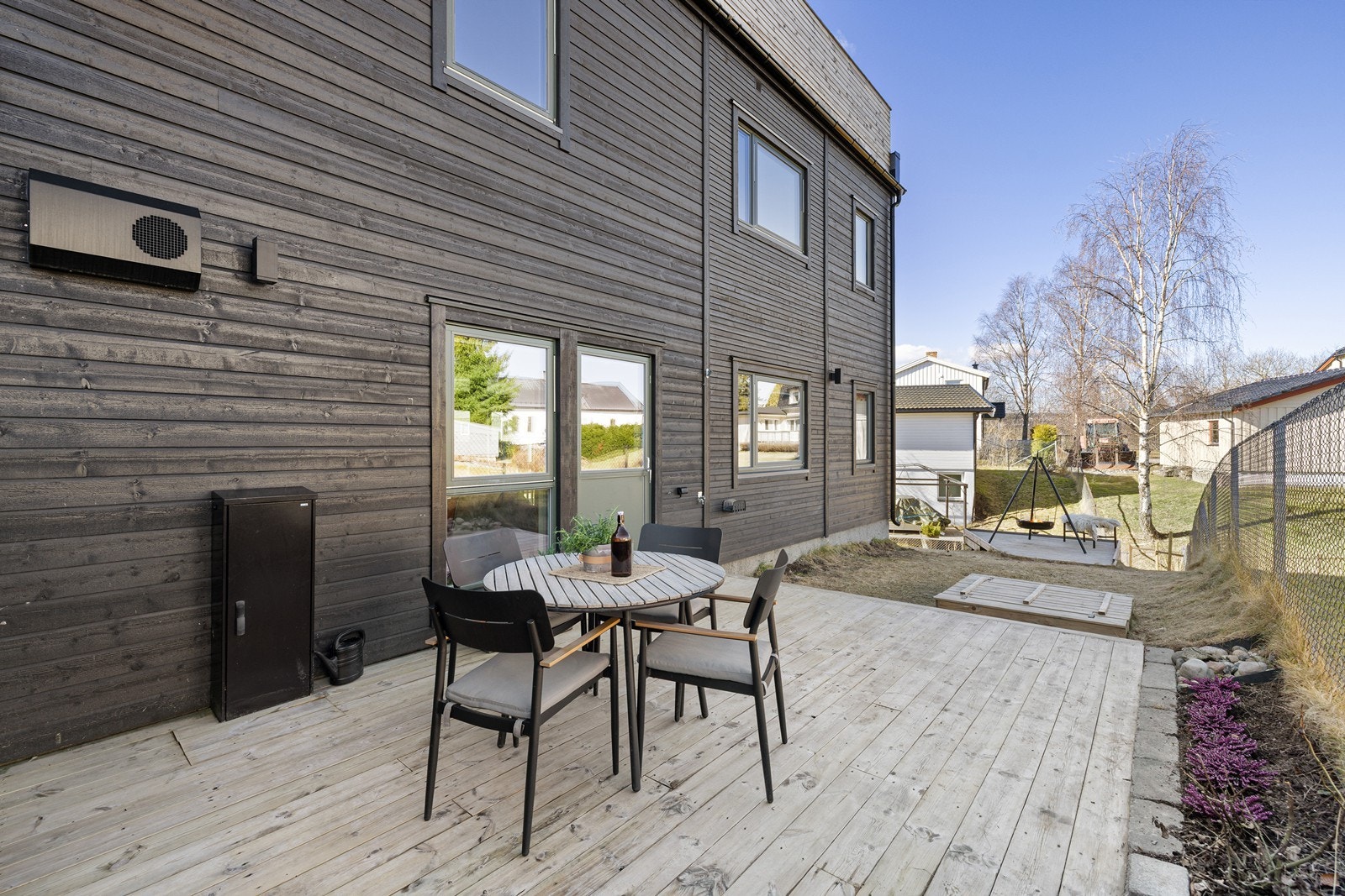 Her er det god plass til sittegrupper og grill. Galleribilde