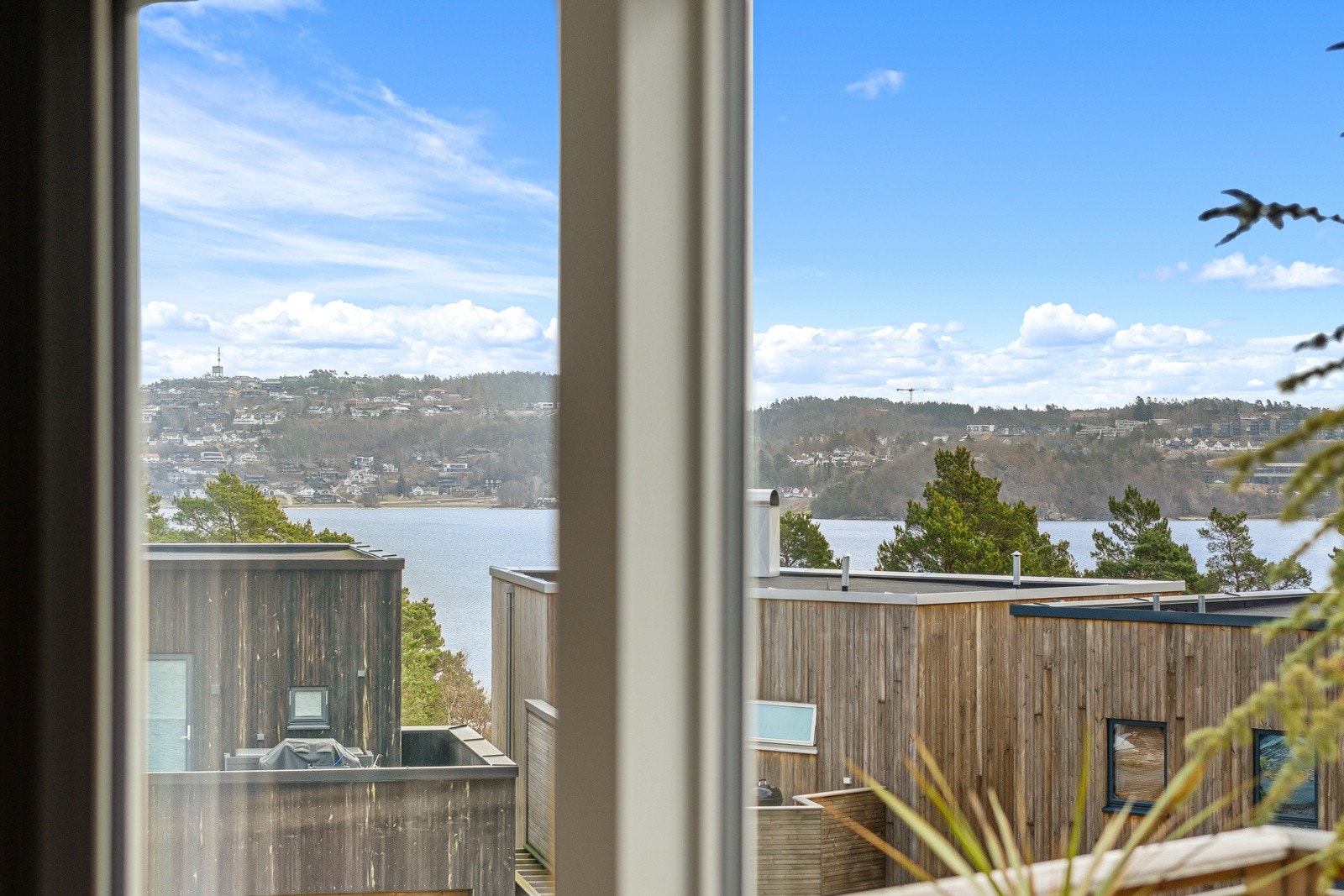 Utsikt mot Topdalsfjorden Galleribilde
