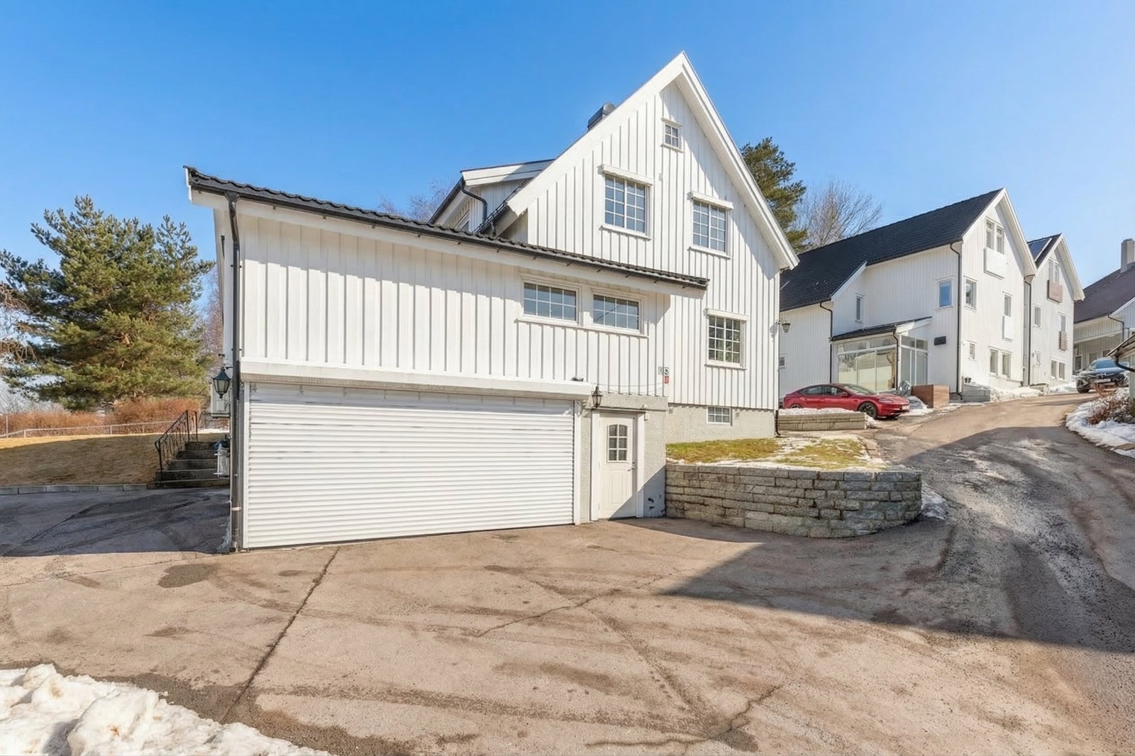 Eneboligen er en del av et veldrevet, lite sameie som deler på vedlikeholdsansvaret. Galleribilde