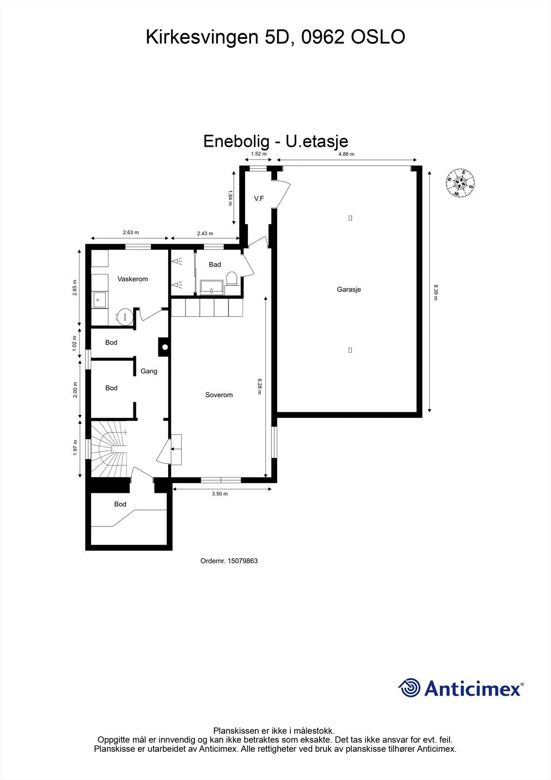 Underetasjen er svært innholdsrik med egen inngang, soverom, bad, vaskerom, tre boder og integrert garasje. Galleribilde