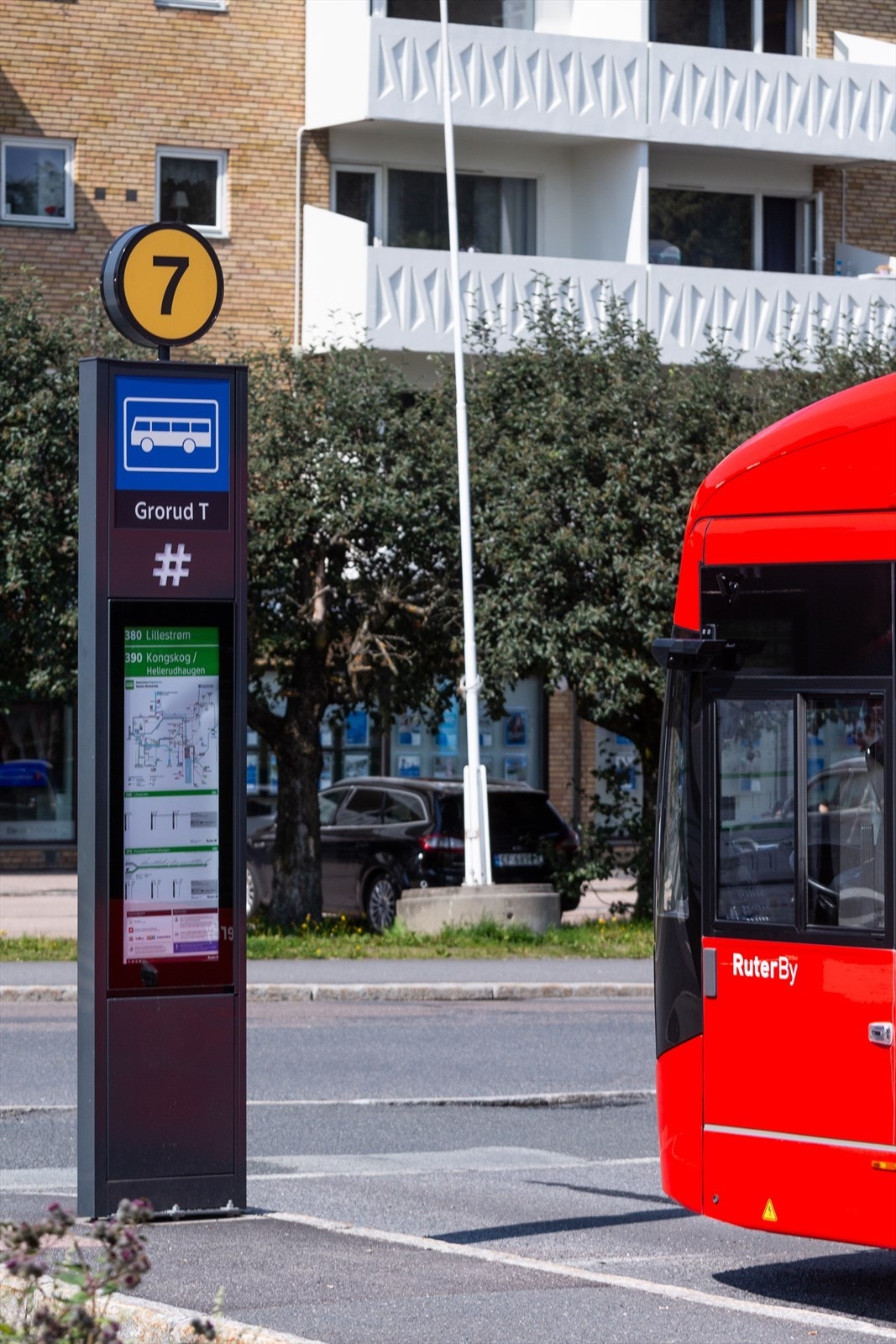 Grorud t-banestopp ligger ca. 10 minutters gange unna boligen, og her stopper linje 4 og 5, samt flere busslinjer. Galleribilde
