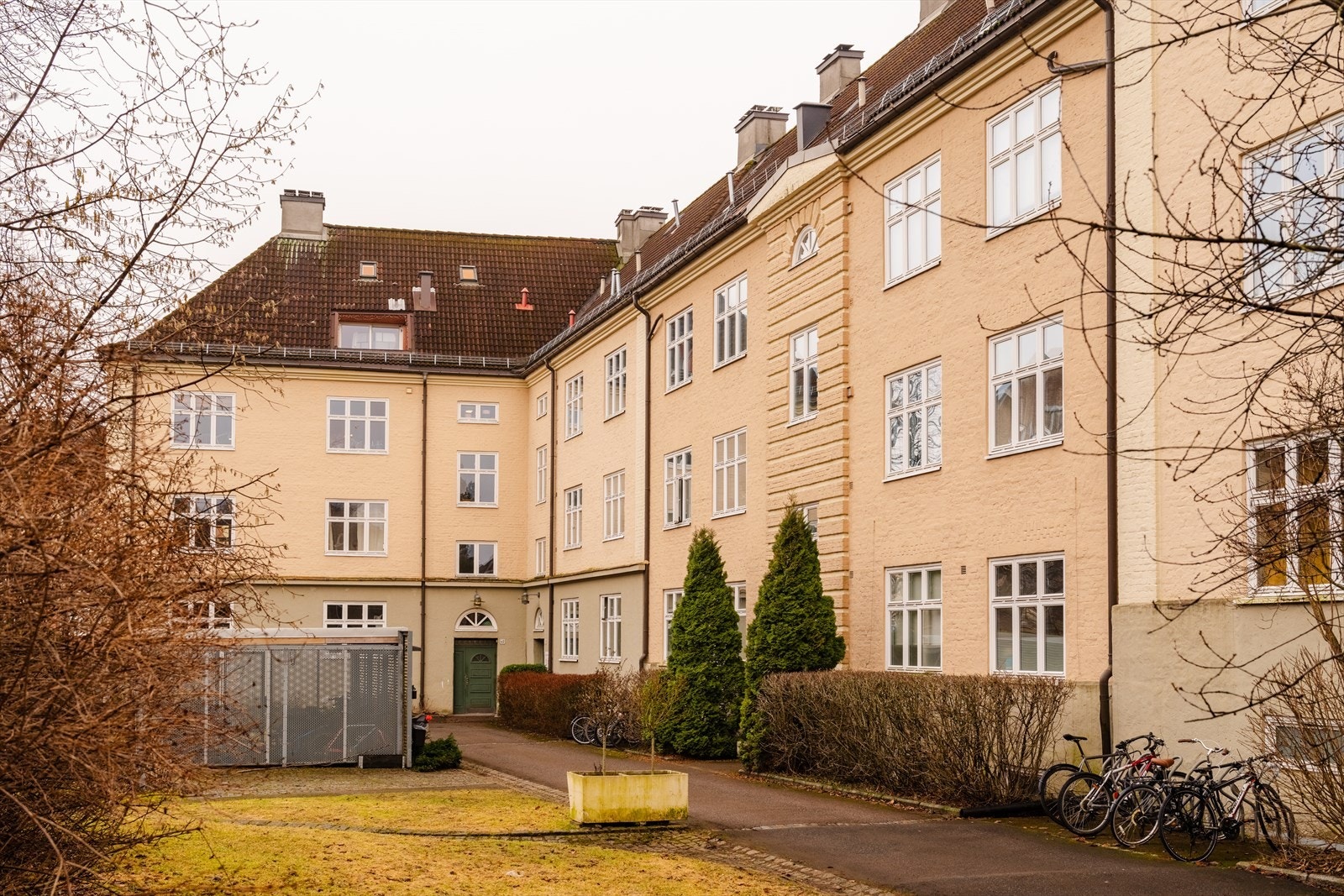 Koselige grøntområder i borettslaget. Galleribilde