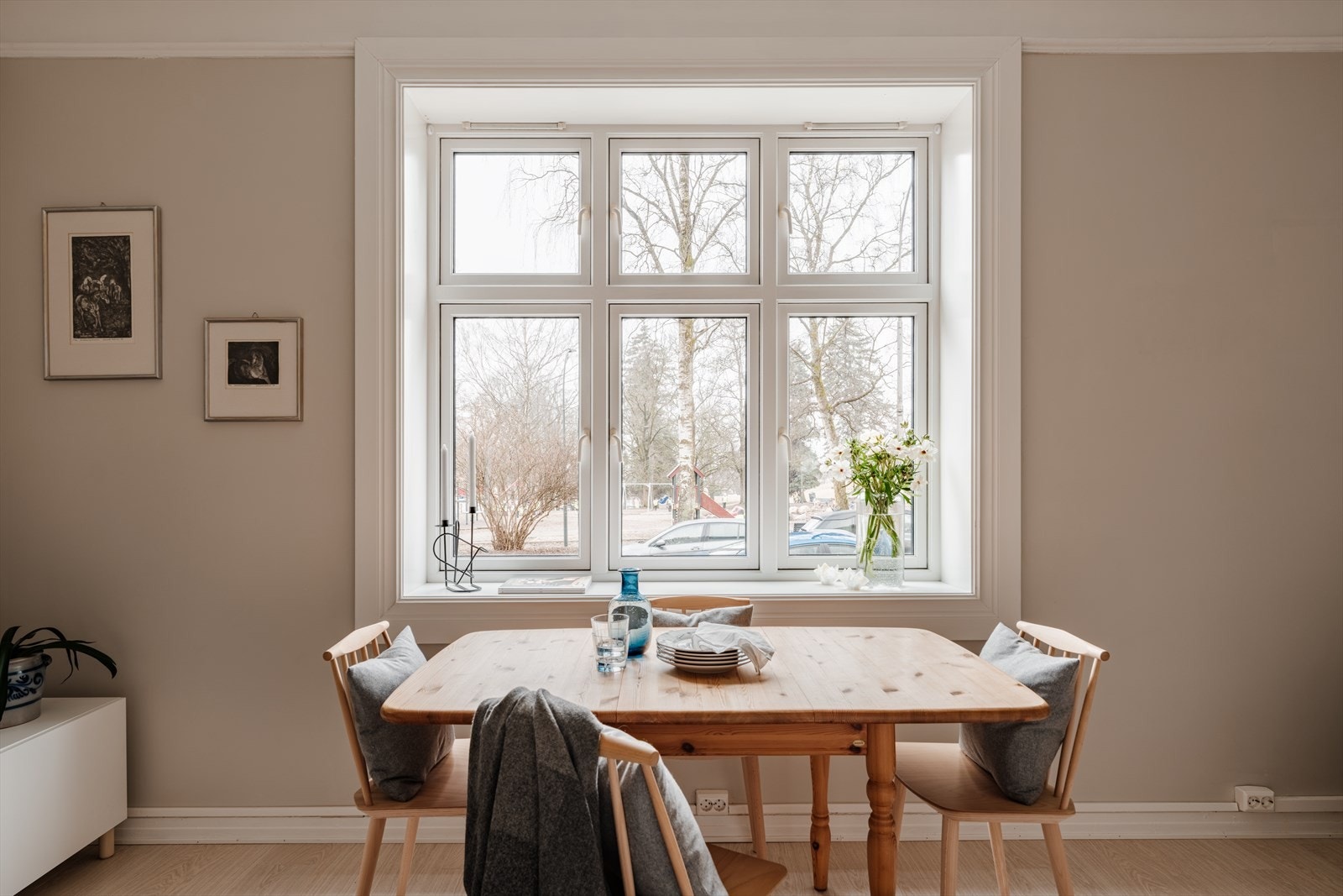 Vindusflatene er store og slipper inn rikelig med lys. Galleribilde