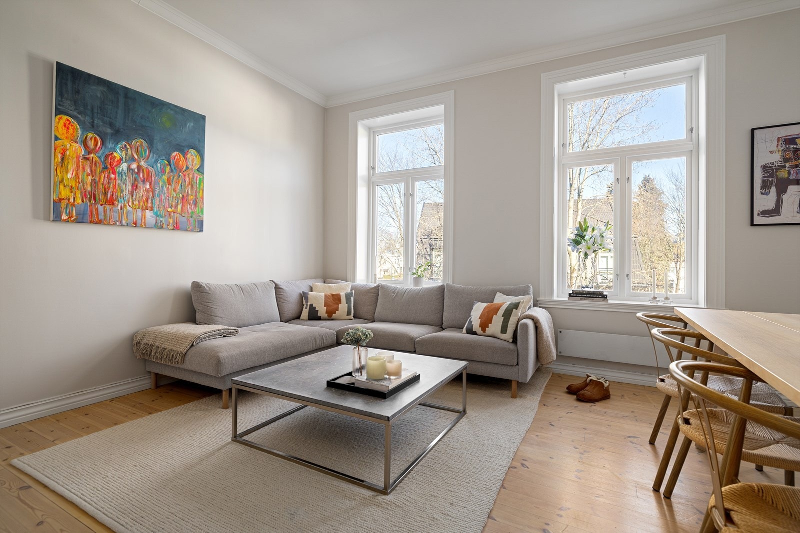 Leiligheten har generøs takhøyde som også gir leiligheten en romslig romfølelse. Galleribilde