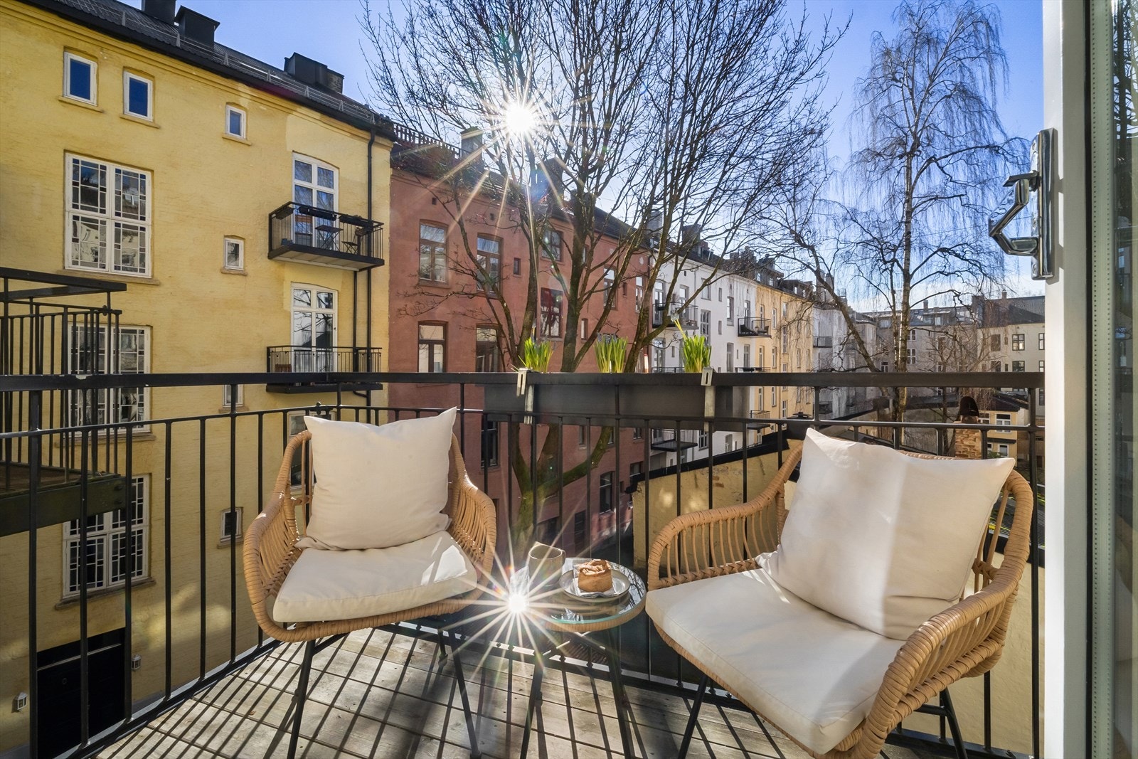 Leiligheten har en sentral og rolig beliggenhet på Frogner med kort vei til alle byens fasiliteter, samt solrik, vestvendt balkong Galleribilde