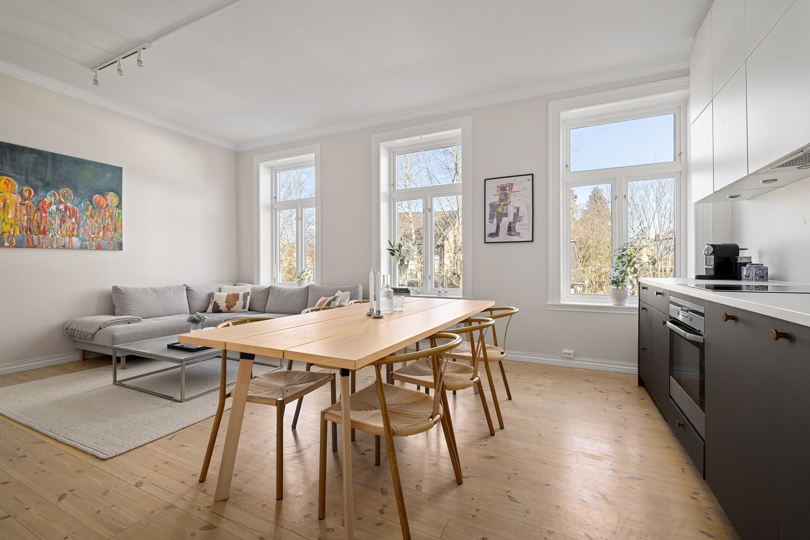 Her har man god plass til å invitere både venner og familie. Galleribilde