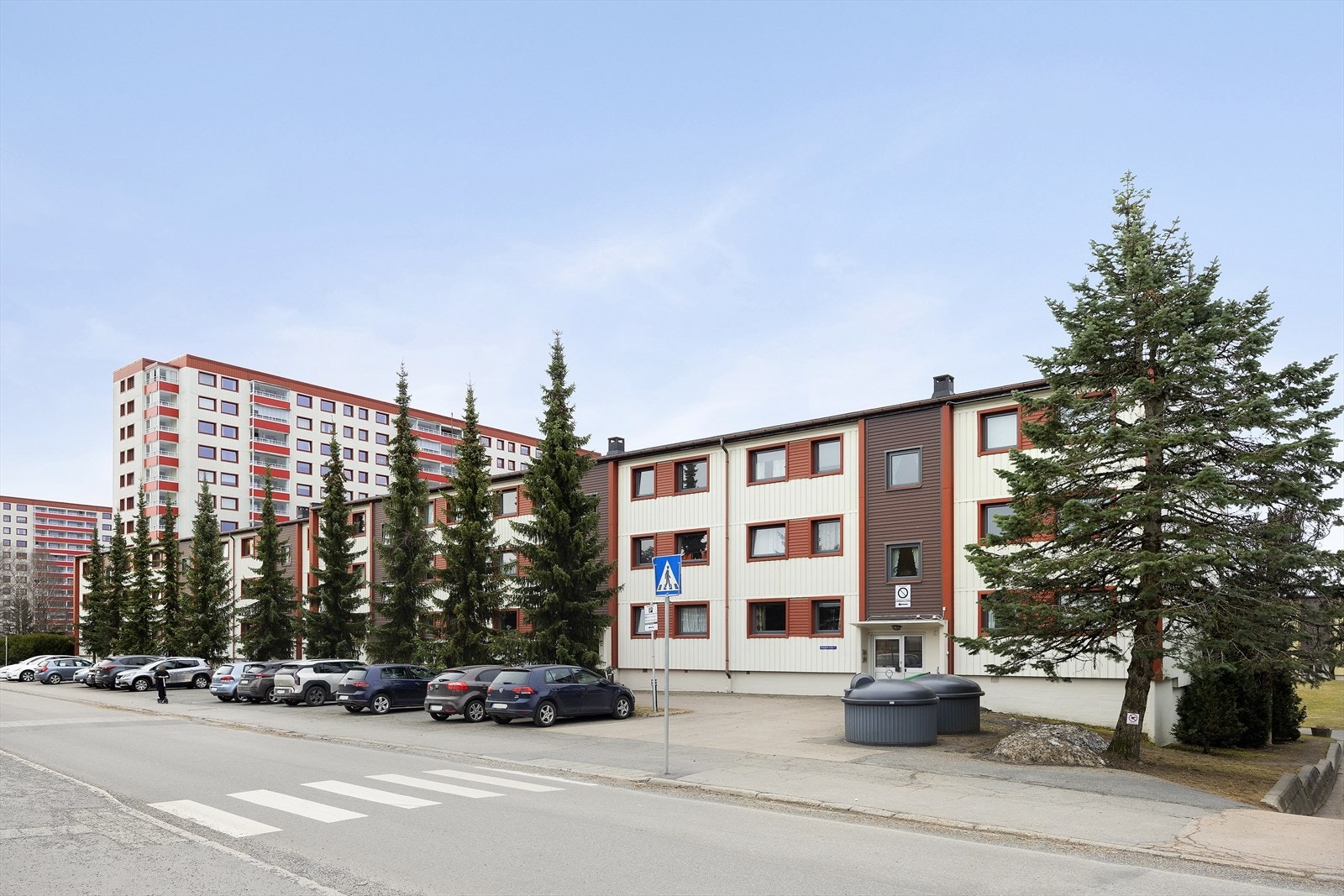 Nærområdet byr på oppholdsarealer med benk og gode utearealer mellom husene Galleribilde