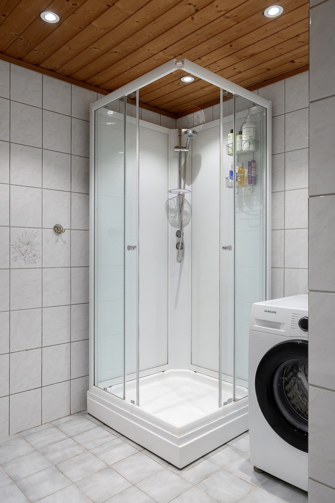 Dusjsonen er etablert med dusjkabinett på badet Galleribilde