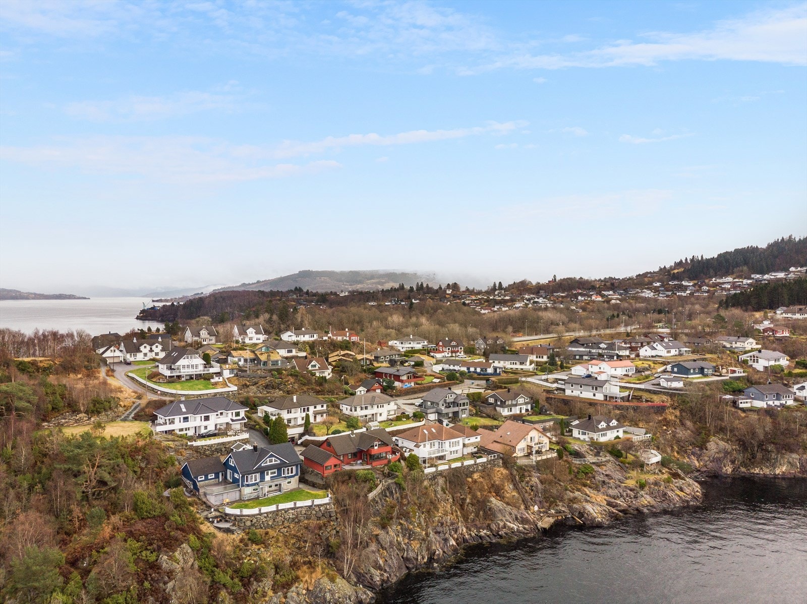 Klauvarinden 52 ligger i nest fremste rekke til sjøen Galleribilde