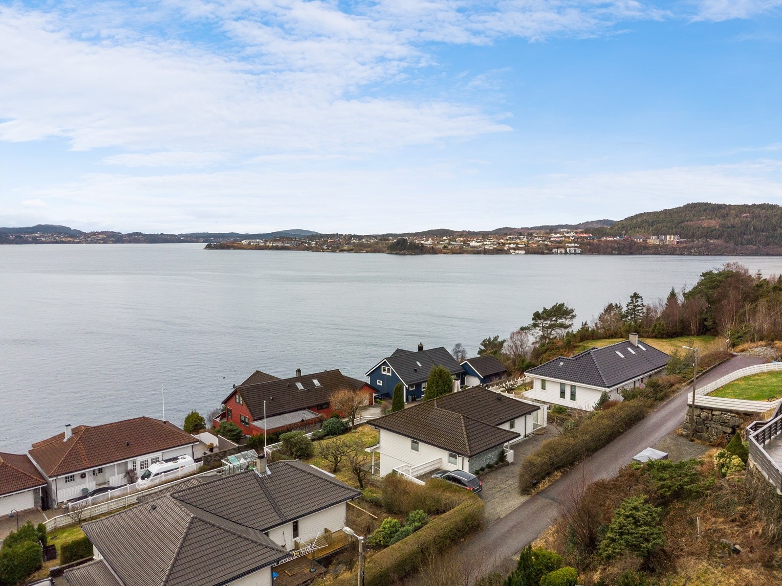 Boligen ligger i en blindvei og har derfor liten gjennomgangstrafikk Galleribilde