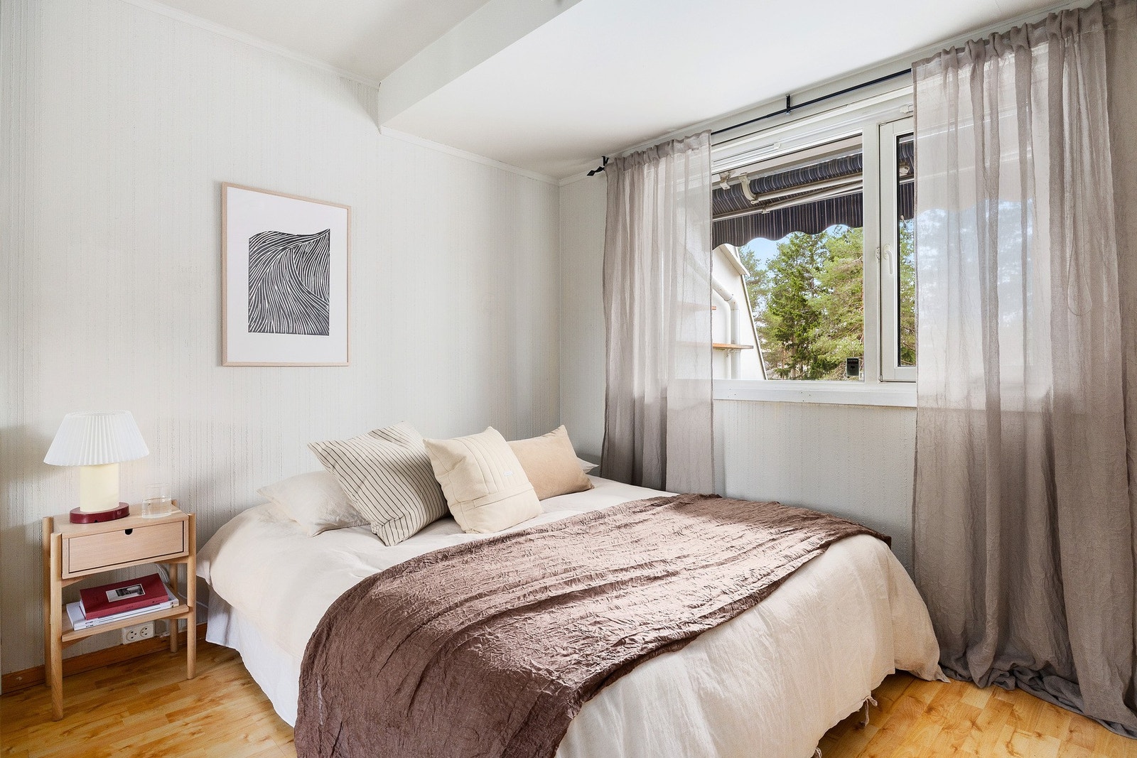 Boligens soverom er av svært god størrelse. Galleribilde