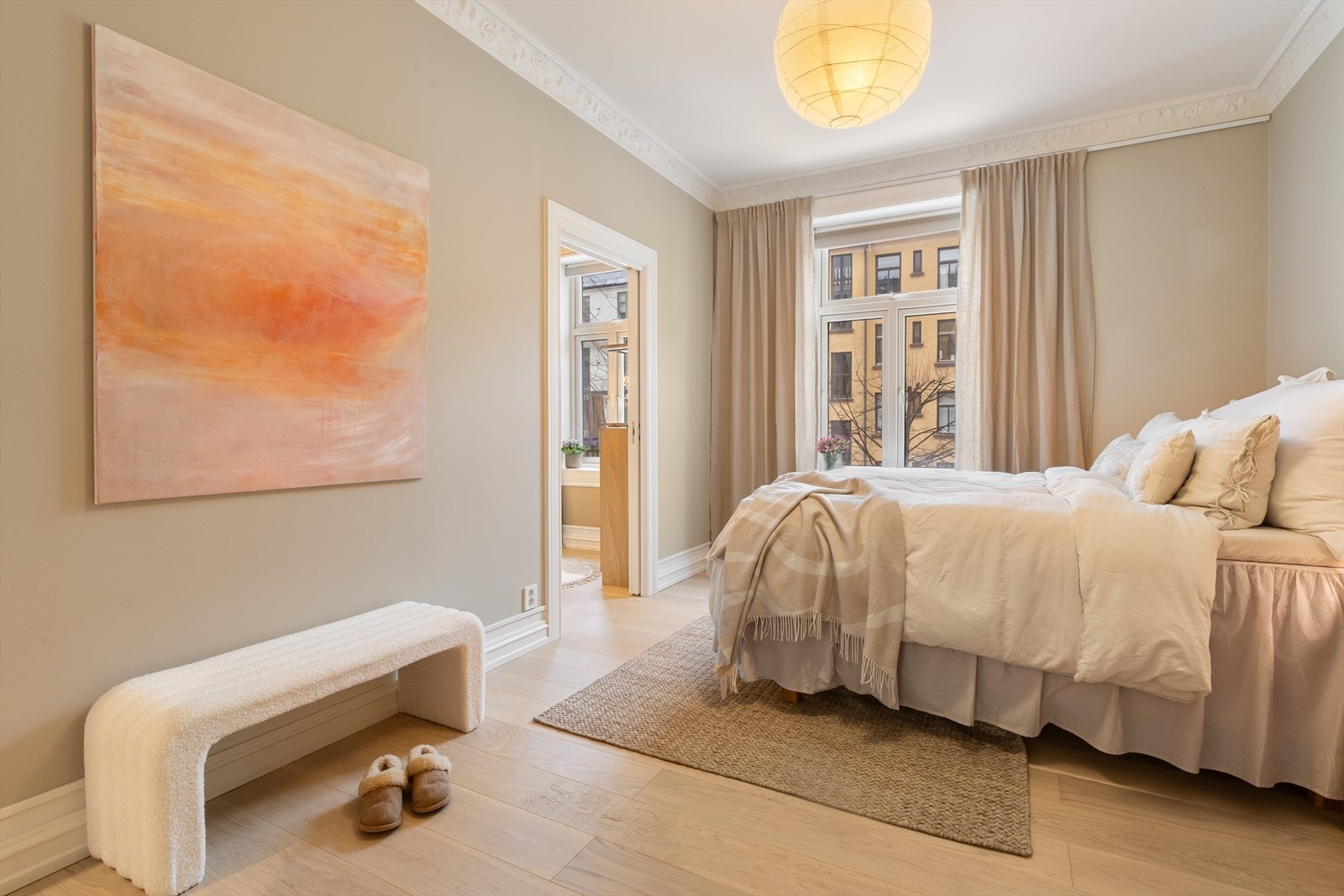Alle soverom vender inn mot frodig bakgård Galleribilde