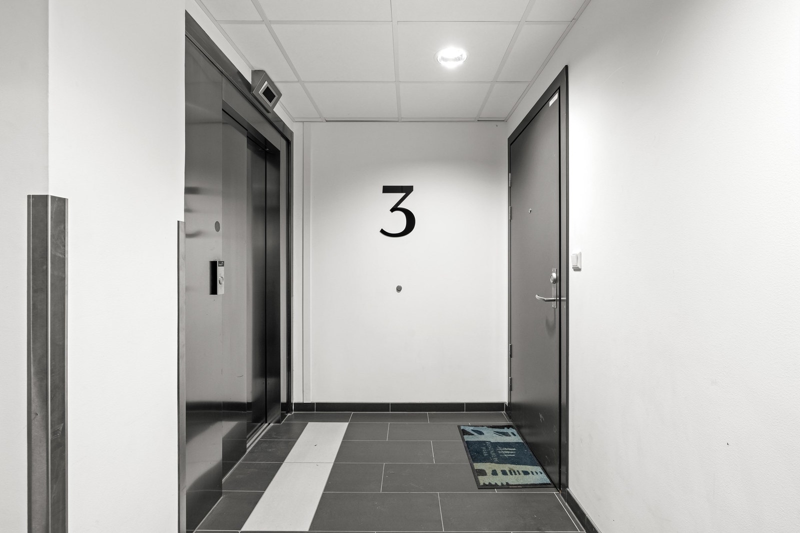 Leiligheten ligger i 3. etasje, med enkel adkomst via heis fra felles inngangsparti. Galleribilde