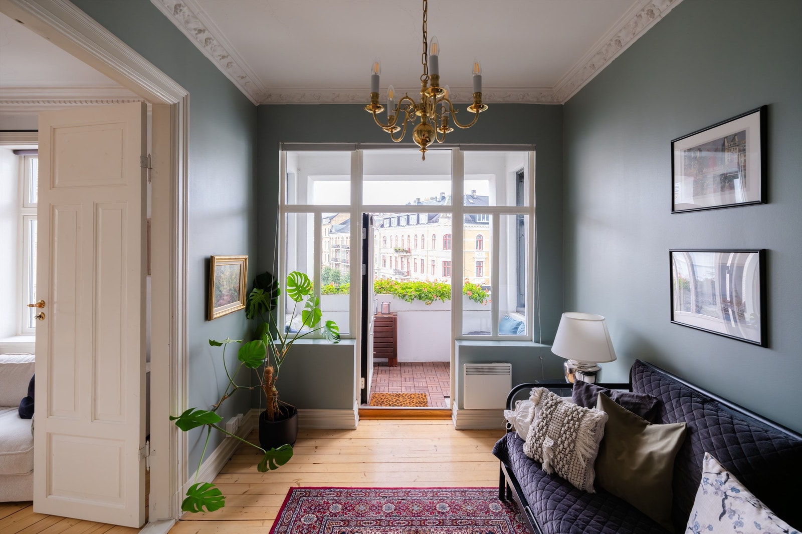 Soverom 3 har god plass til dobbeltseng, nattbord og tilhørende møbler. Galleribilde