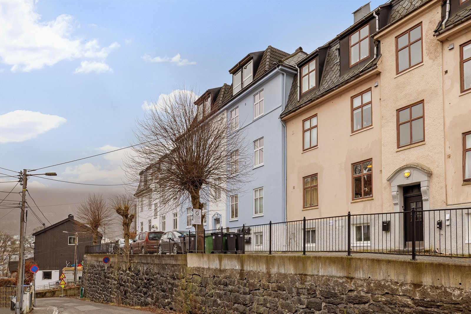 Her bor du "midt i smørøyet" med alt du trenger innen få minutters gange fra inngangsdøren. Galleribilde