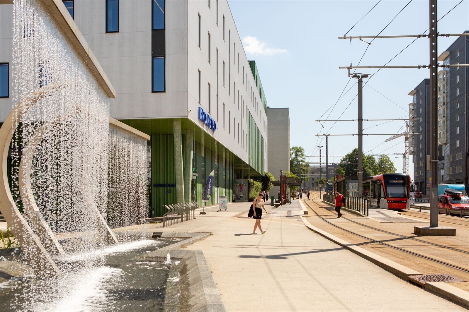 Leiligheten ligger midt mellom bybanestoppet på Danmarksplass og bybanestoppet på Florida. Galleribilde