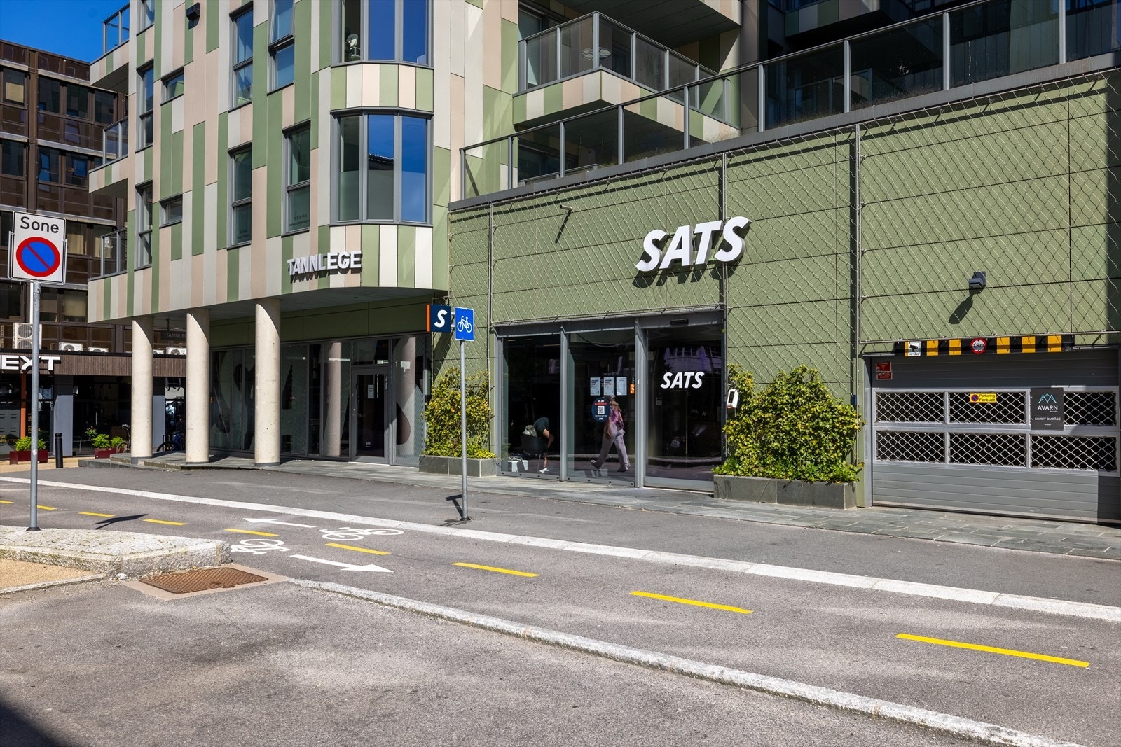 Det er flere treningssenter som blant annet SATS, nr1fitness og NEXT i nærområdet. Galleribilde