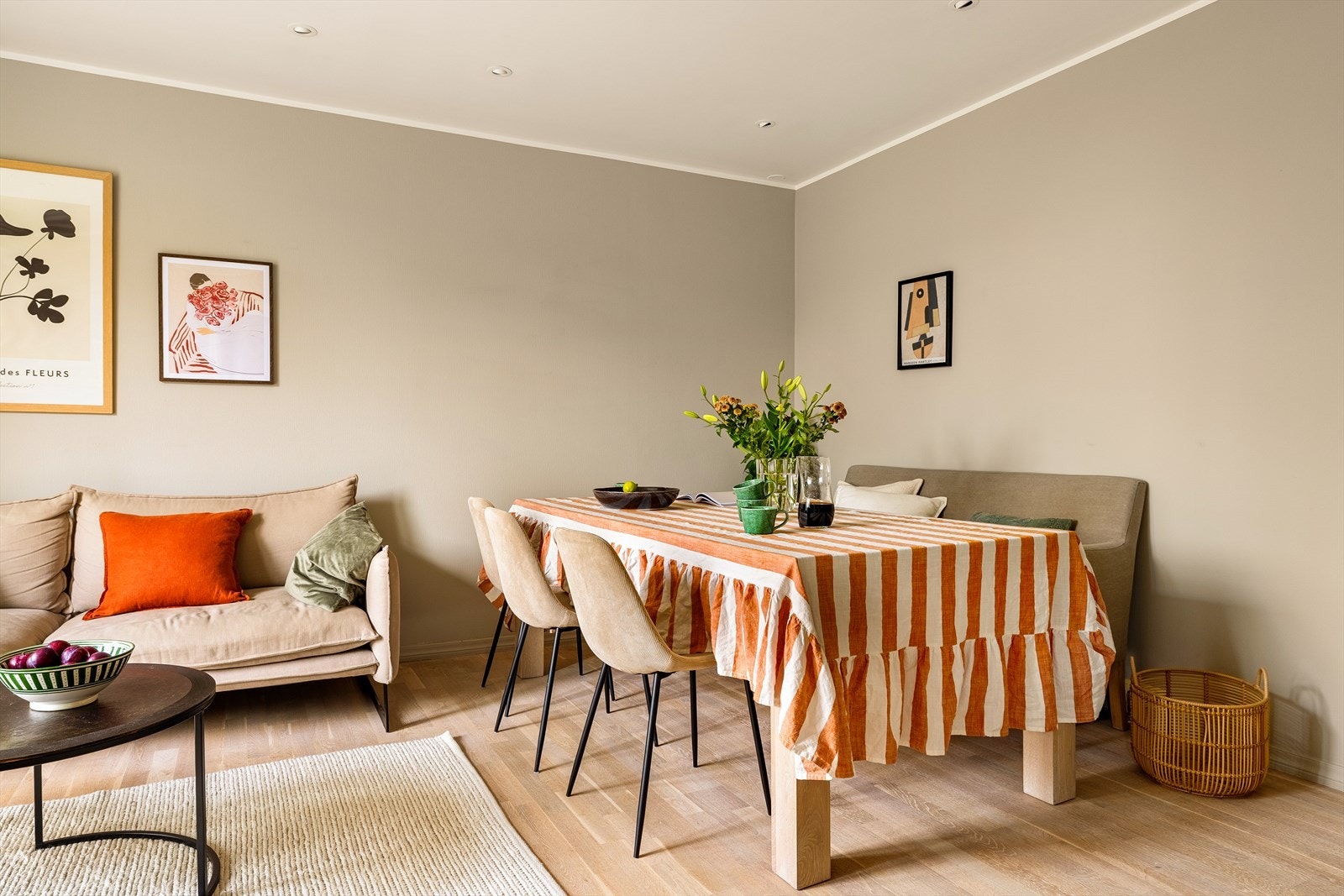 Det ble installert LED-spotter i 2025, med nye dimmere montert i 2026. Galleribilde