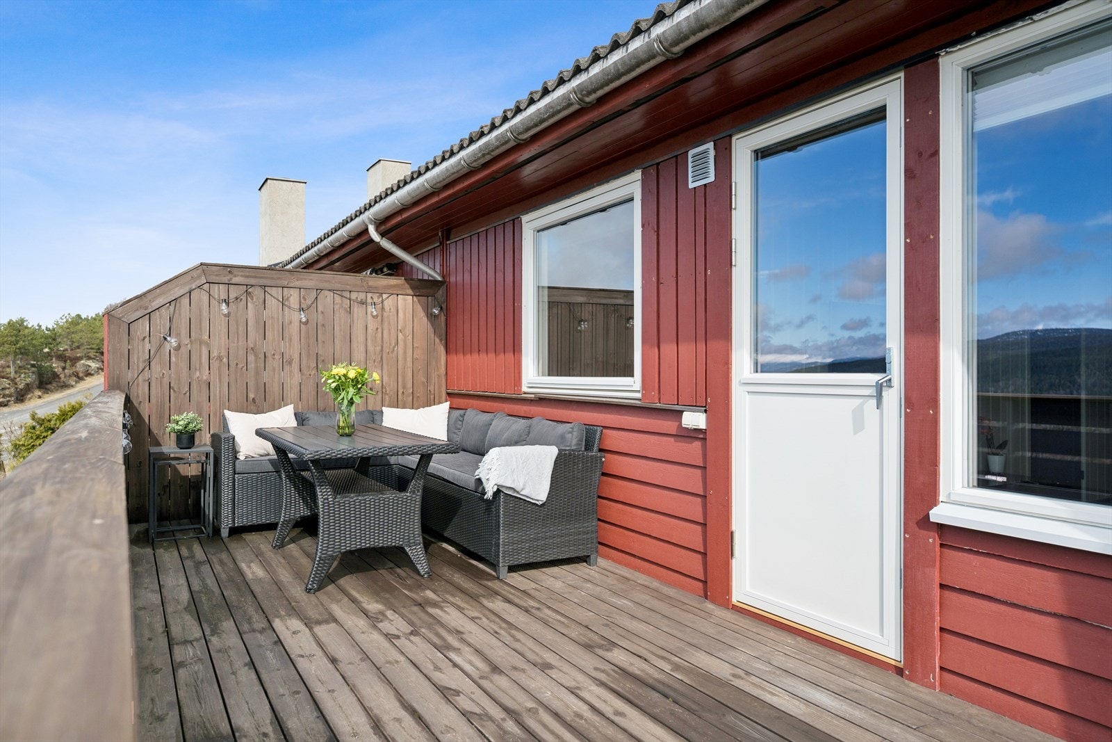 Her er det god plass til sittegruppe i hyggelige omgivelser. Galleribilde