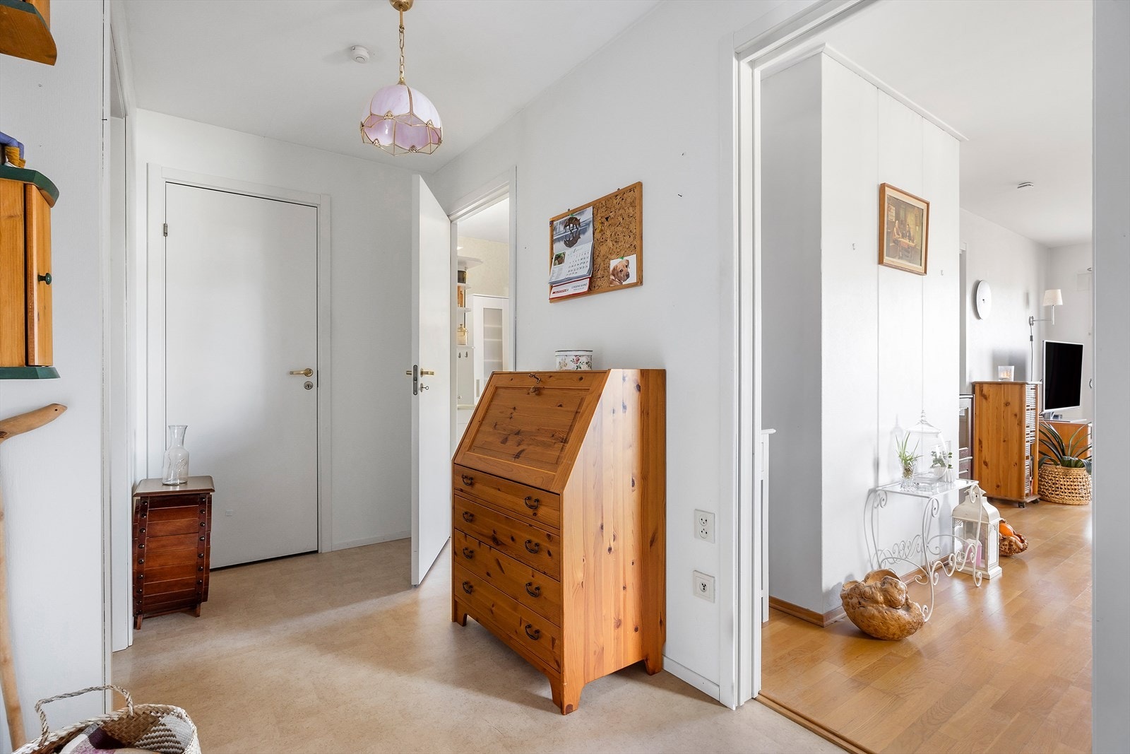 Gang. Det er lagringsplass i loft over leiligheten. Galleribilde