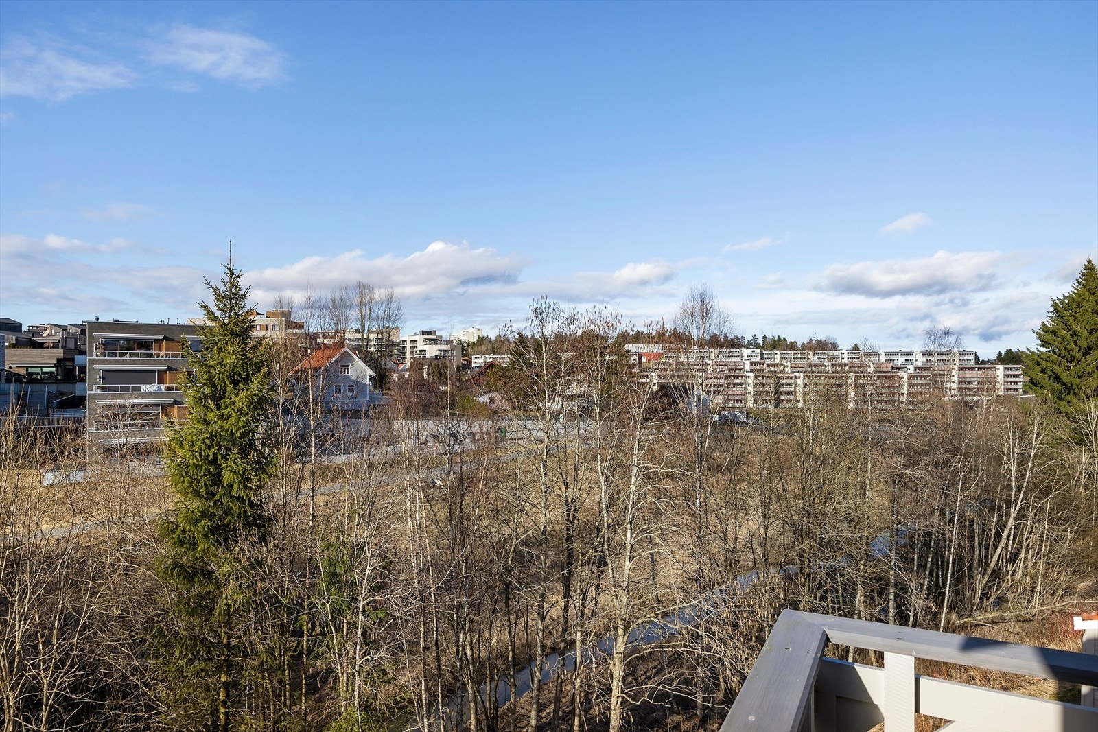 Fra balkongen er det flott utsikt. Galleribilde