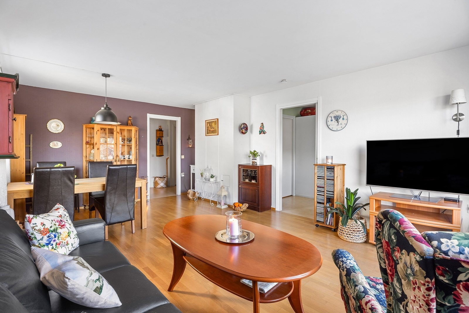 Lys og fin stue. Galleribilde