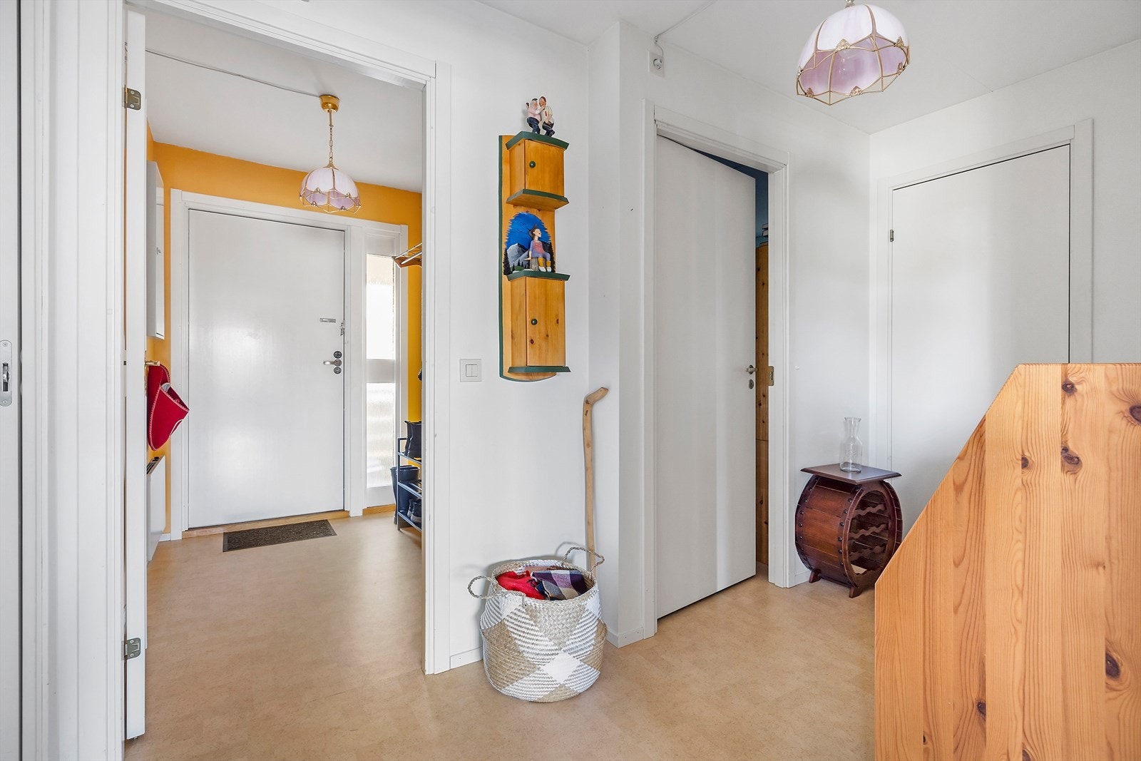 Gang med adkomst til kjøkken, soverom 1, bod og stue. Galleribilde