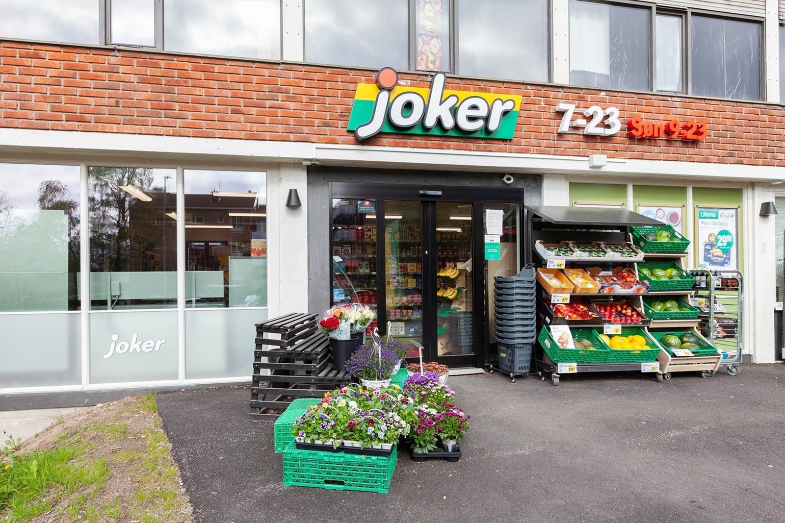 Få minutters gange til søndagsåpen Joker Galleribilde