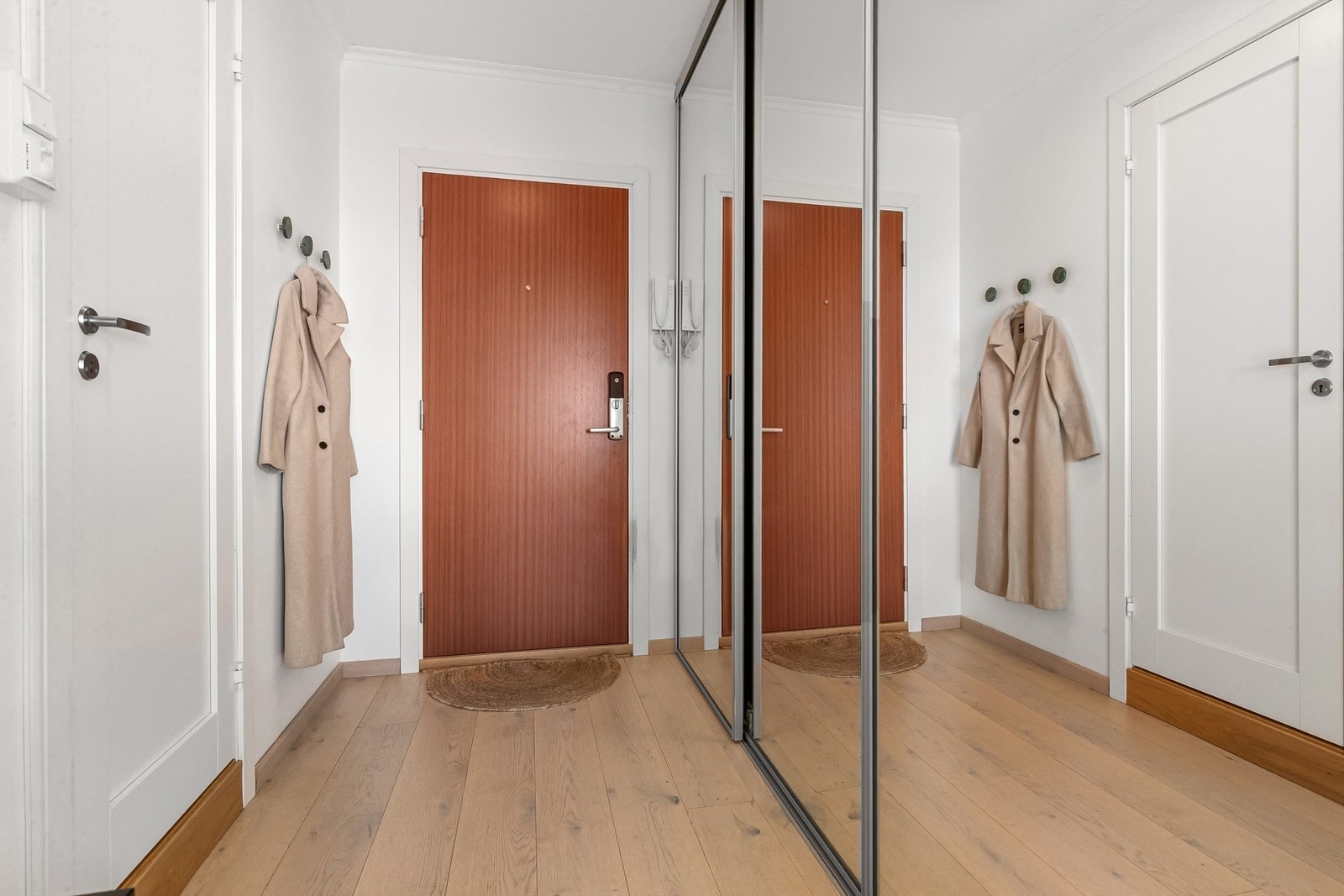 Inngangsdør med kodelås Galleribilde