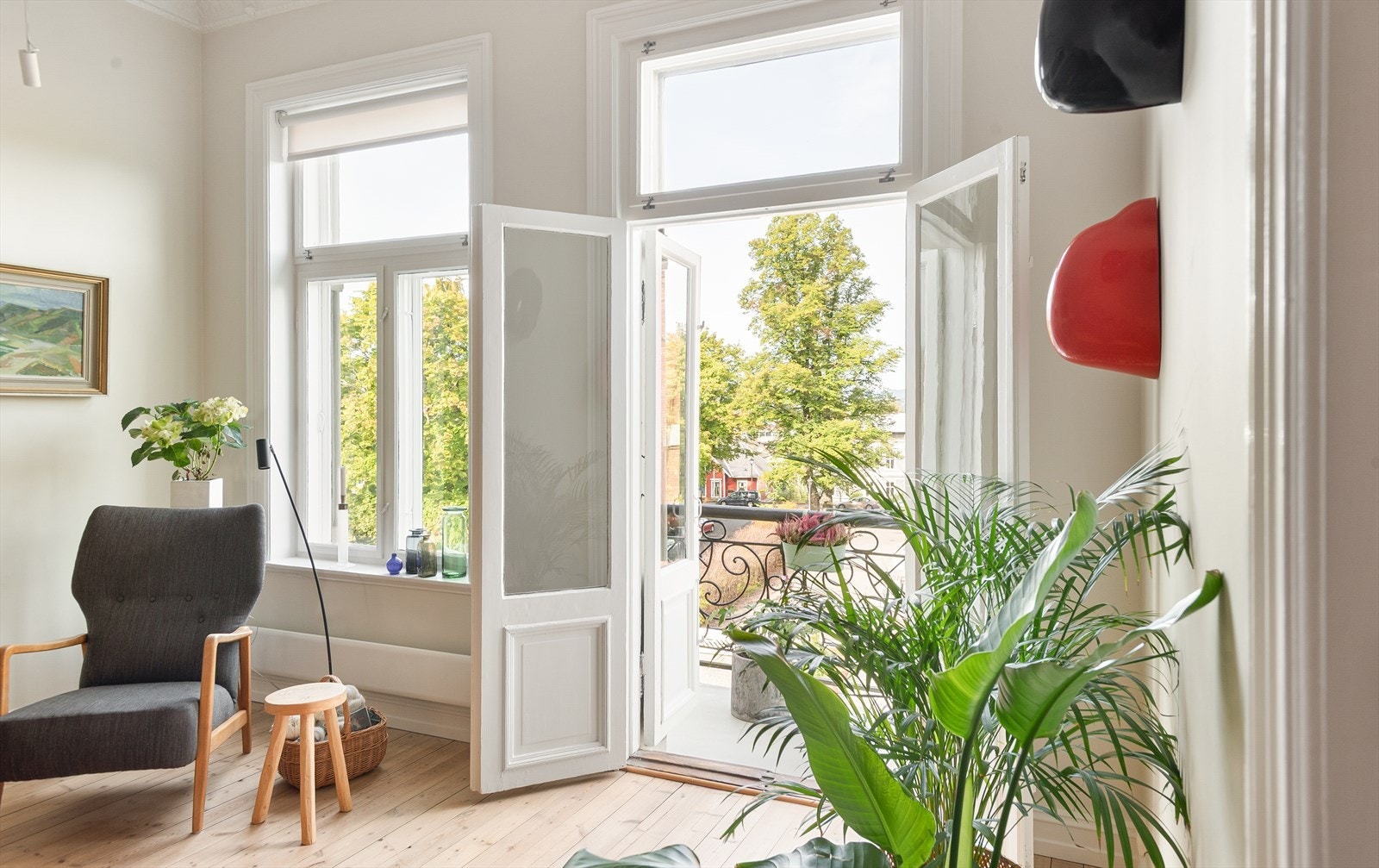 I forbindelse med oppussingen ble samtlige vegger og tak malt i delikate, tidsriktige fargetoner Galleribilde