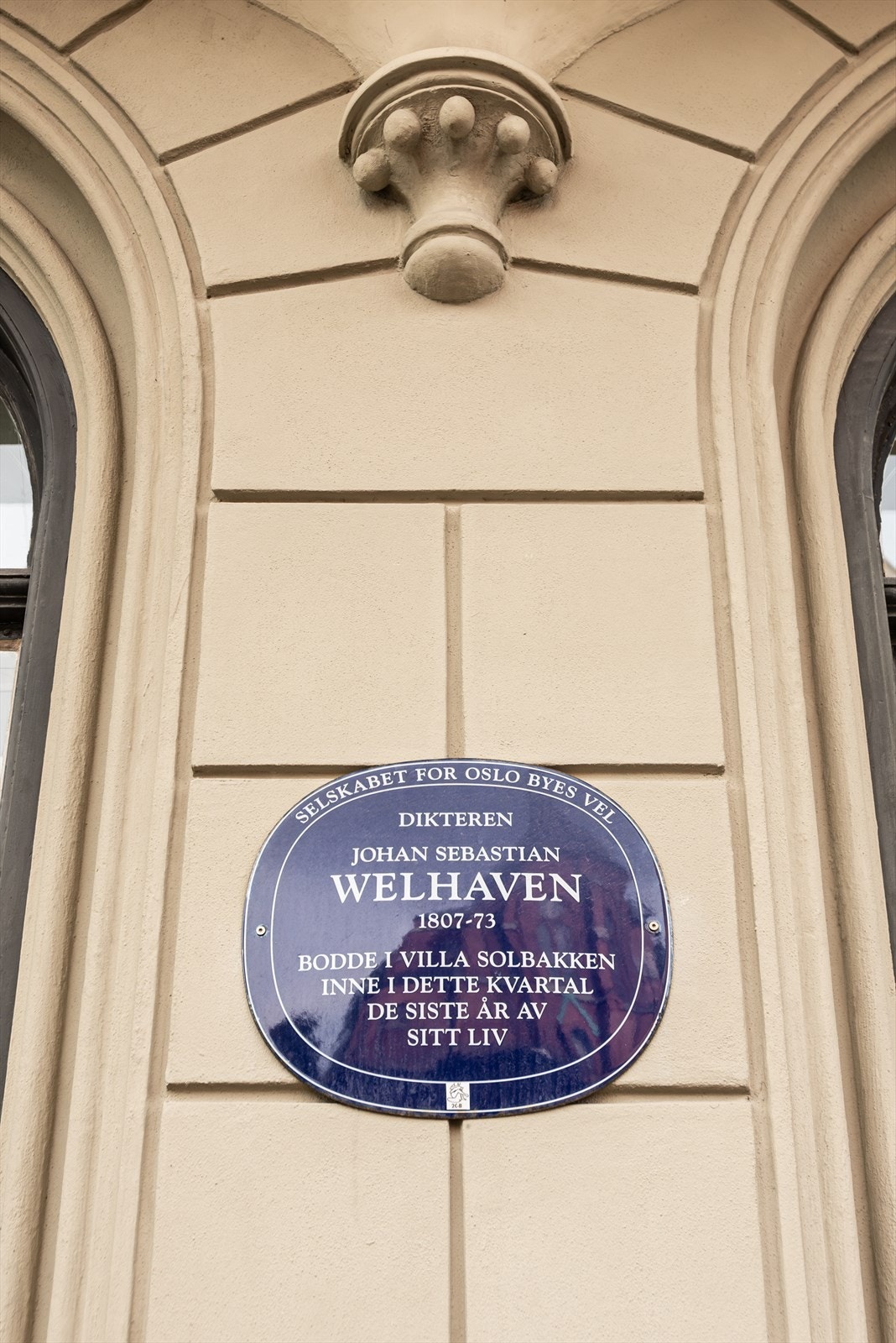 Huset i bakgården har huset den kjente dikteren Johan Sebastian Welhaven Galleribilde