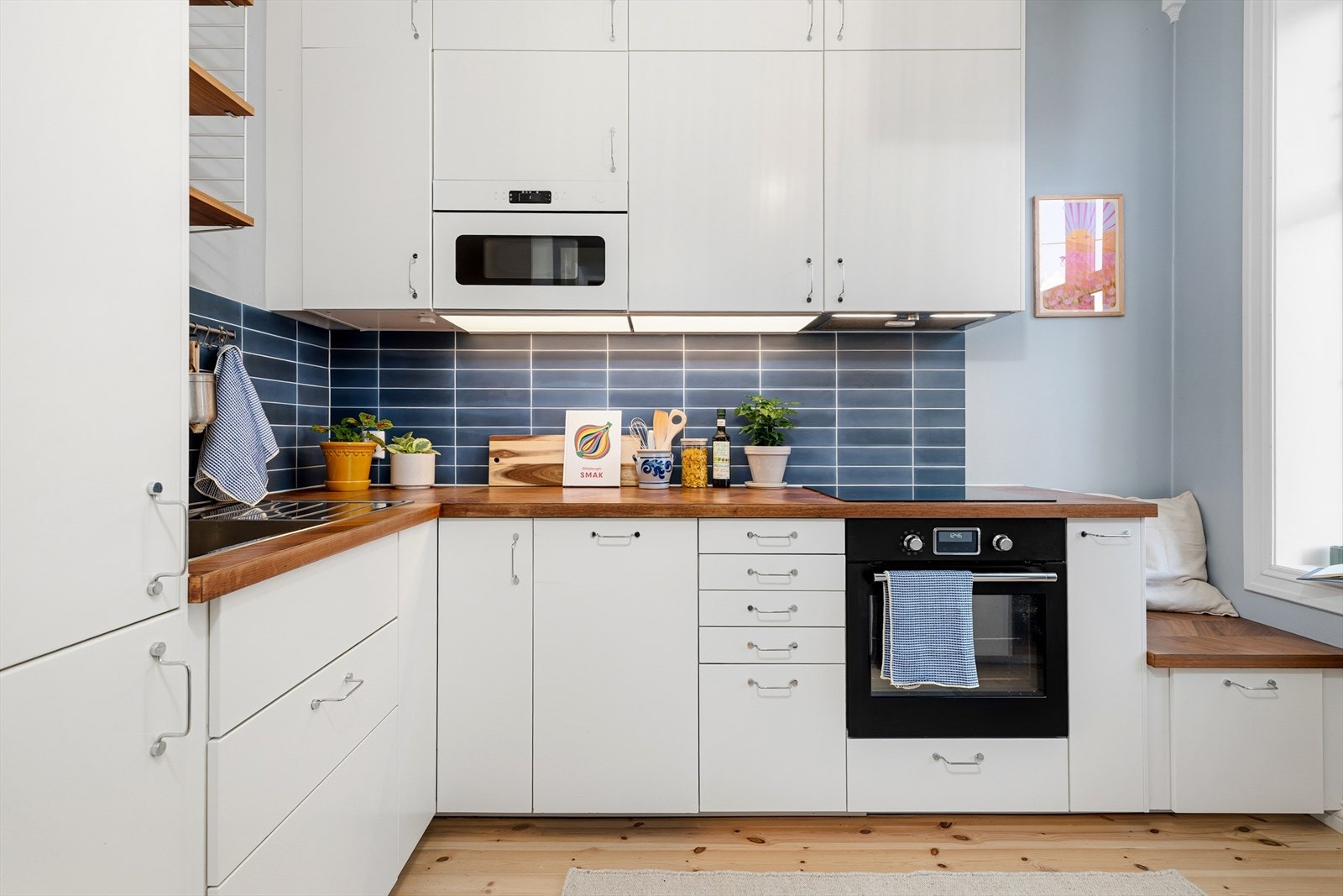 Dette ble oppusset i 2021 med en stilren og innholdsrik IKEA kjøkkeninnredning fra gulv til tak. Galleribilde