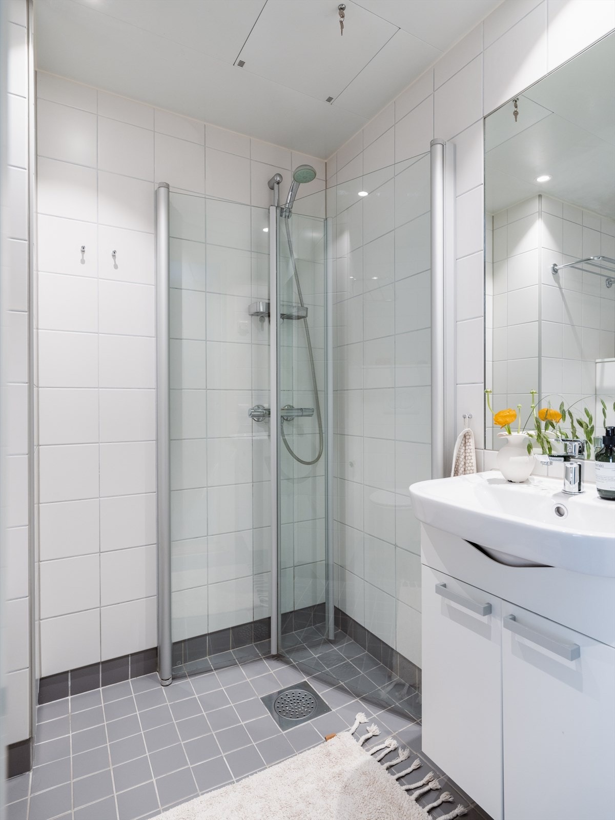 Det er montert nye downlights og byttet bryter på badet Galleribilde
