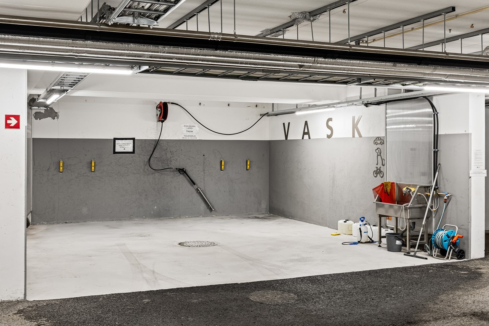 Det er således egen bilvask i sameiet/garasjeanlegget. Galleribilde