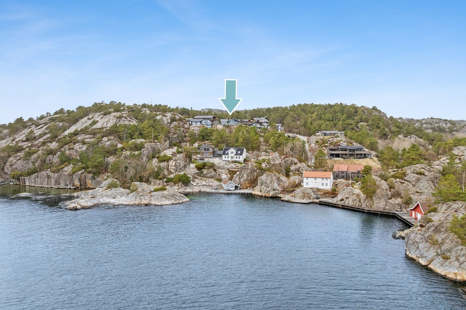 Eiendommen ligger i et attraktivt boligområde på Langenes, kjent for sin vakre kystnatur. Galleribilde